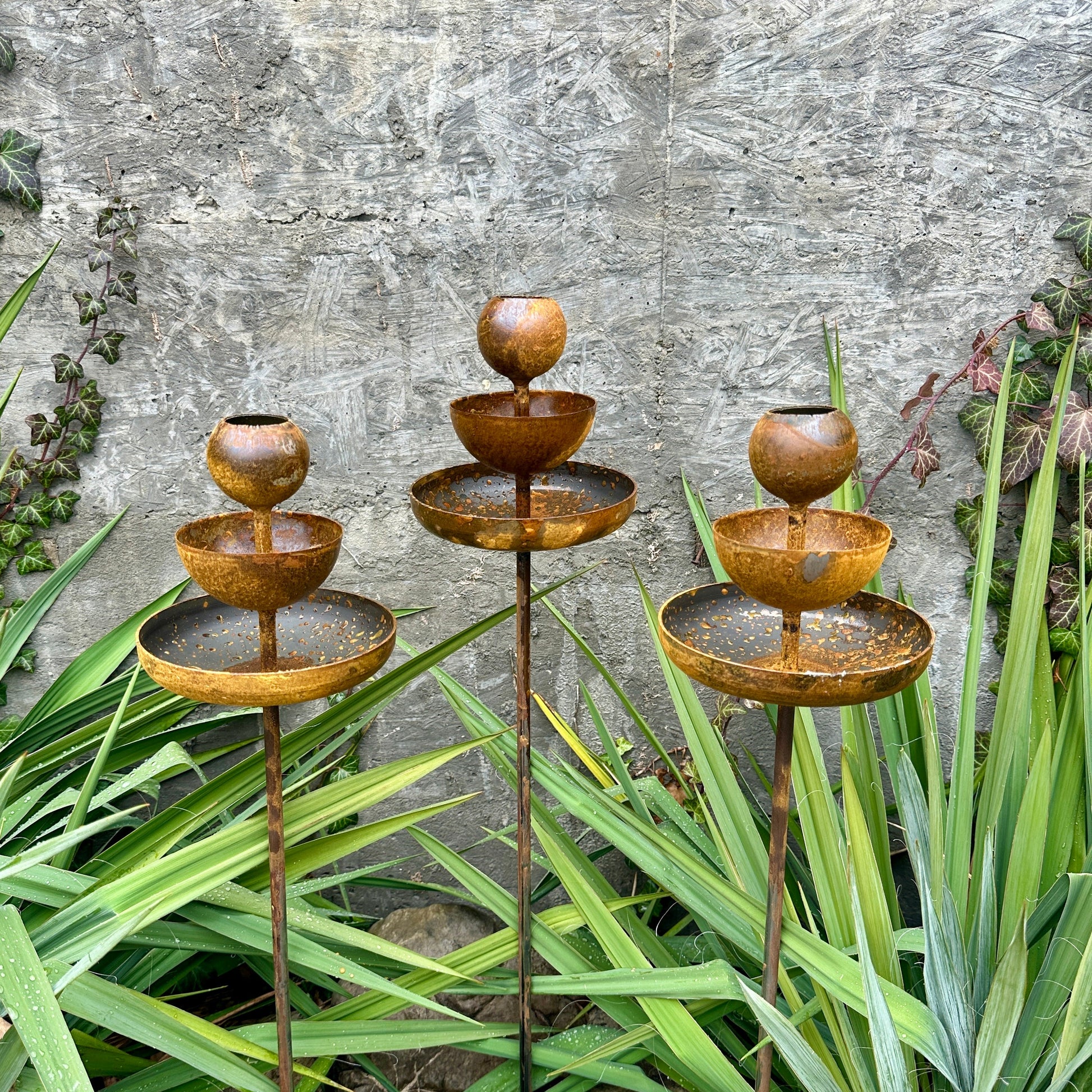 Metal Rain Catchers, Bowl Garden Decor, Bird Feeder, Water Station, Rusty Flower Garden Stakes, Bee Cups Outdoor Garden Decor, Lawn Ornament