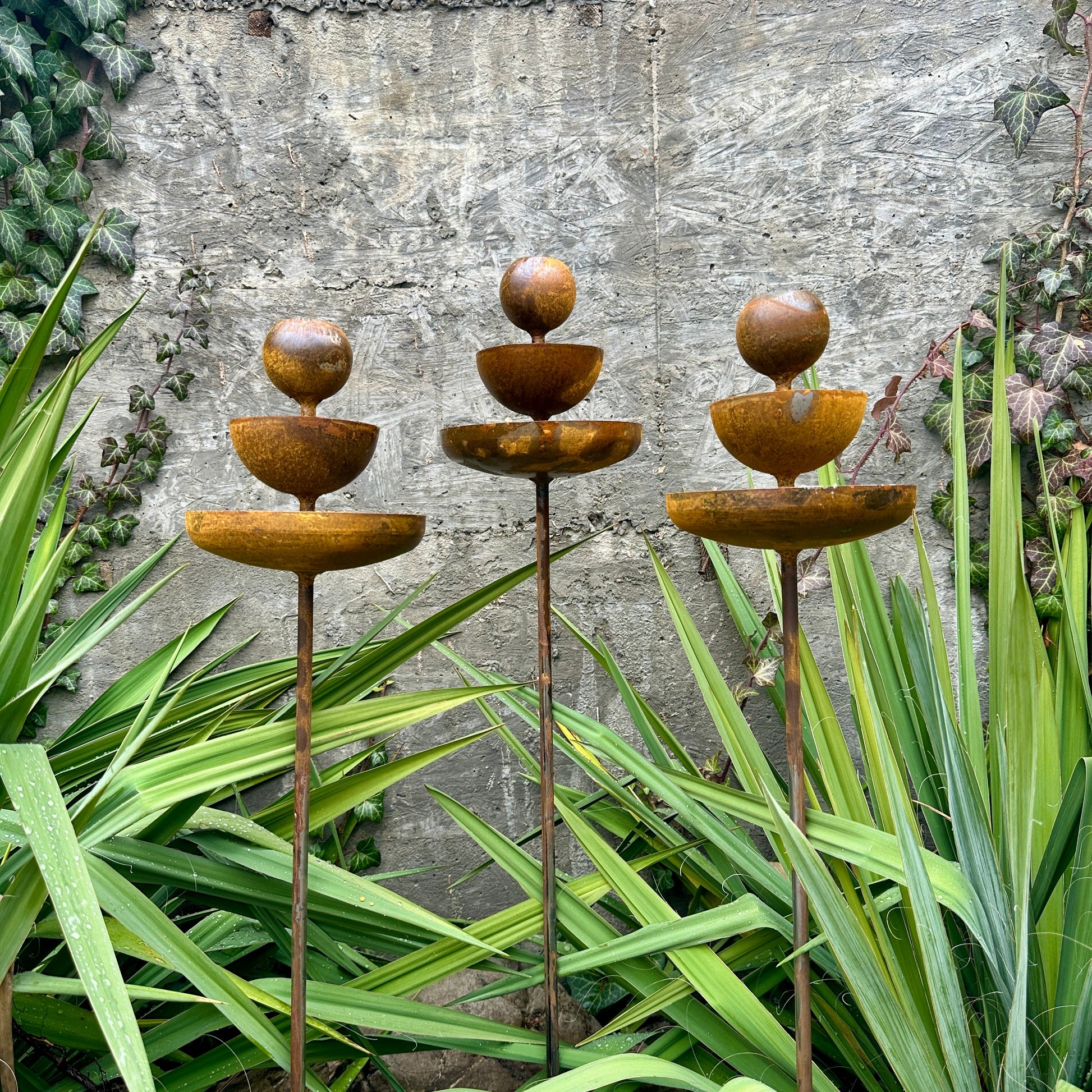 Metal Rain Catchers, Bowl Garden Decor, Bird Feeder, Water Station, Rusty Flower Garden Stakes, Bee Cups Outdoor Garden Decor, Lawn Ornament