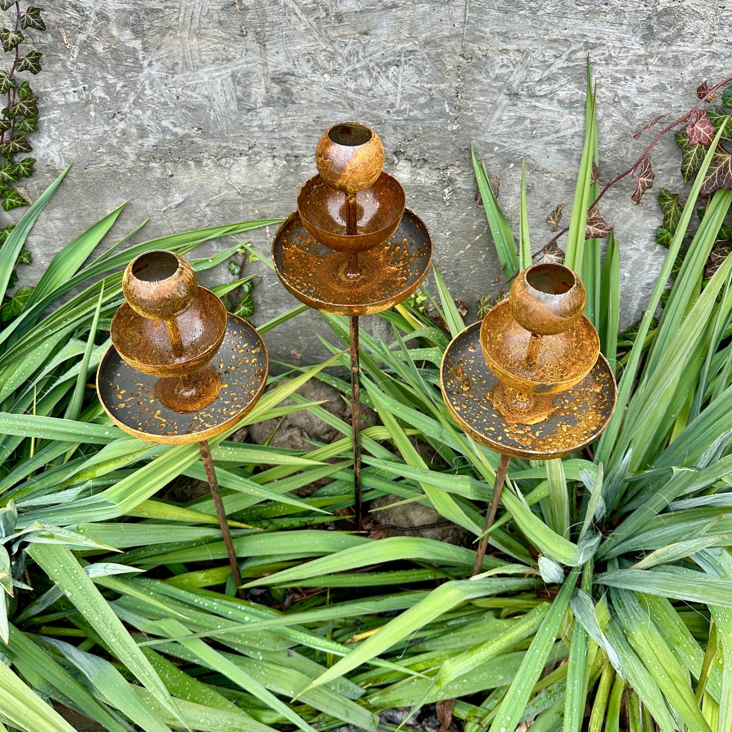 Metal Rain Catchers, Bowl Garden Decor, Bird Feeder, Water Station, Rusty Flower Garden Stakes, Bee Cups Outdoor Garden Decor, Lawn Ornament