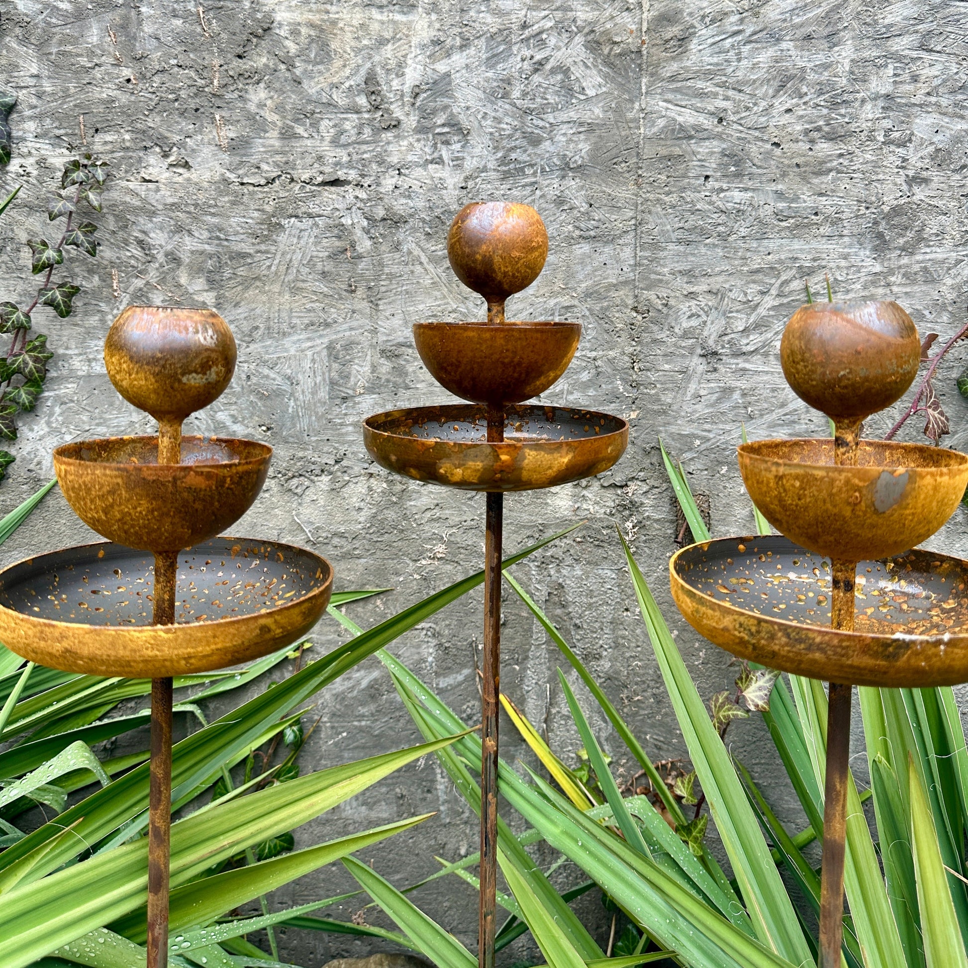 Metal Rain Catchers, Bowl Garden Decor, Bird Feeder, Water Station, Rusty Flower Garden Stakes, Bee Cups Outdoor Garden Decor, Lawn Ornament