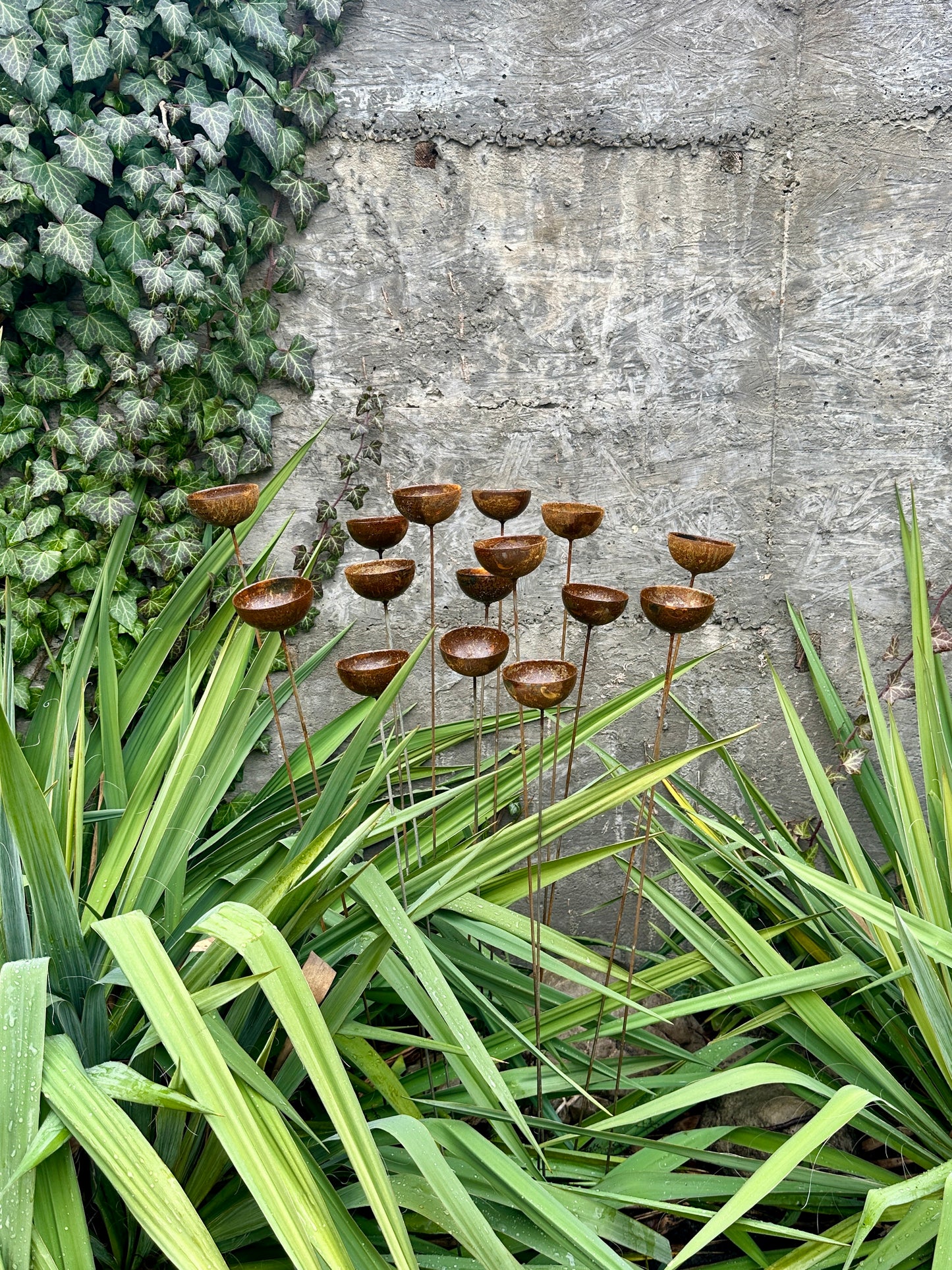 Metal garden art, 15 Rusty flowers metal garden stakes, cute rusty yard art