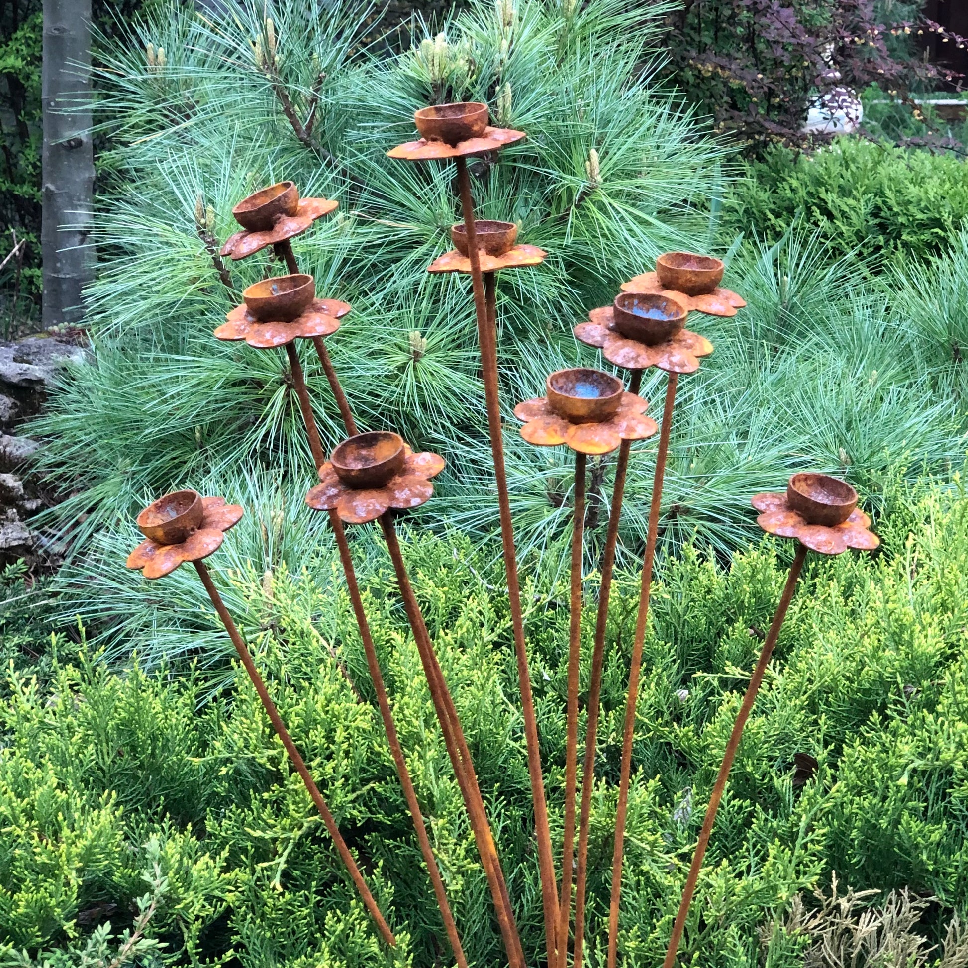 Set of 10 rusty Daffodil flowers, Narcissus head garden decoration, Metal garden decor, metal yard art, outdoor metal decor