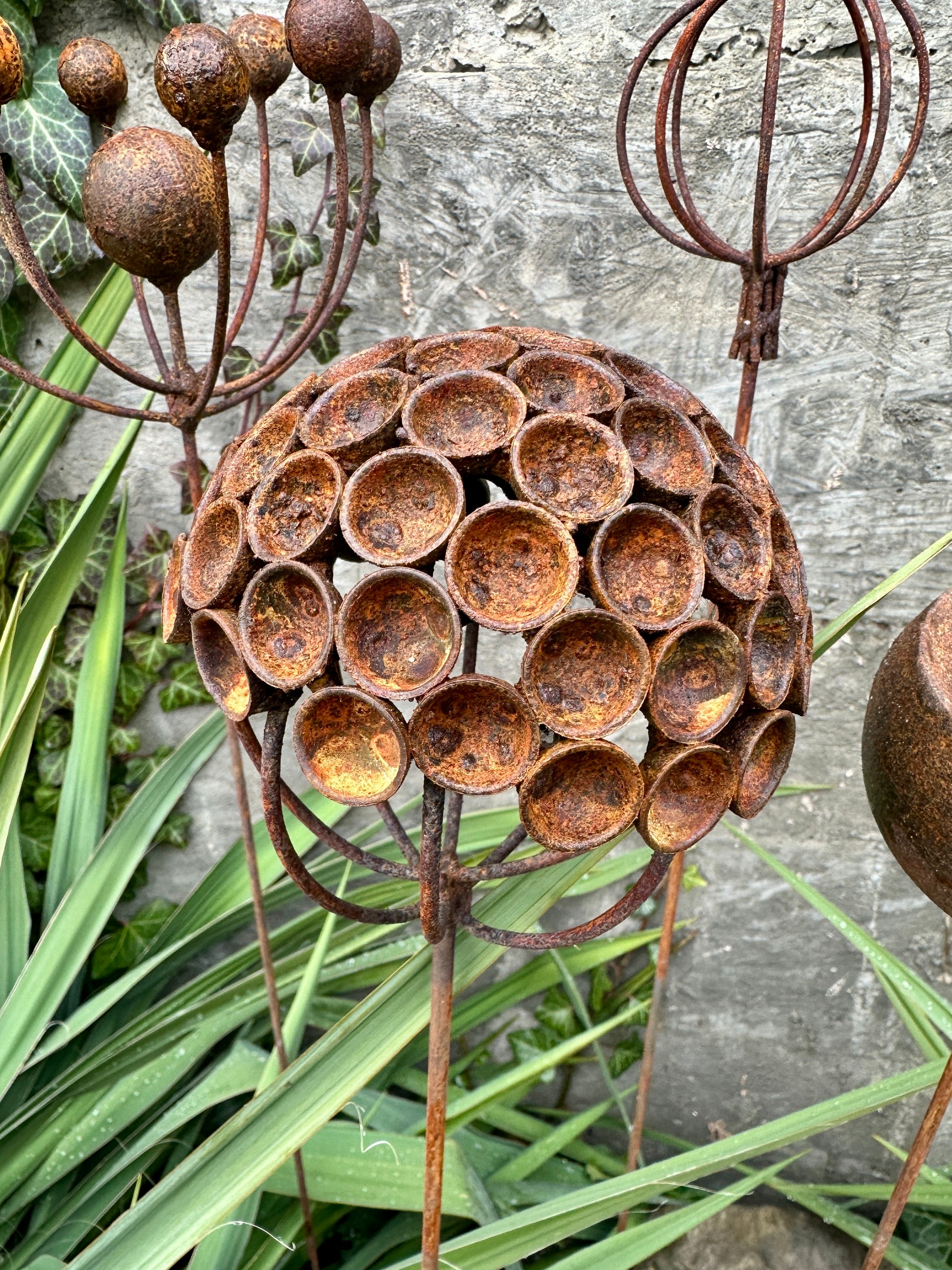 Set of 8 Rustic Metal Flower Sculptures – Handmade Garden Stakes, Decorative Landscaping Art, Bee & Butterfly Friendly, Garden Decoration