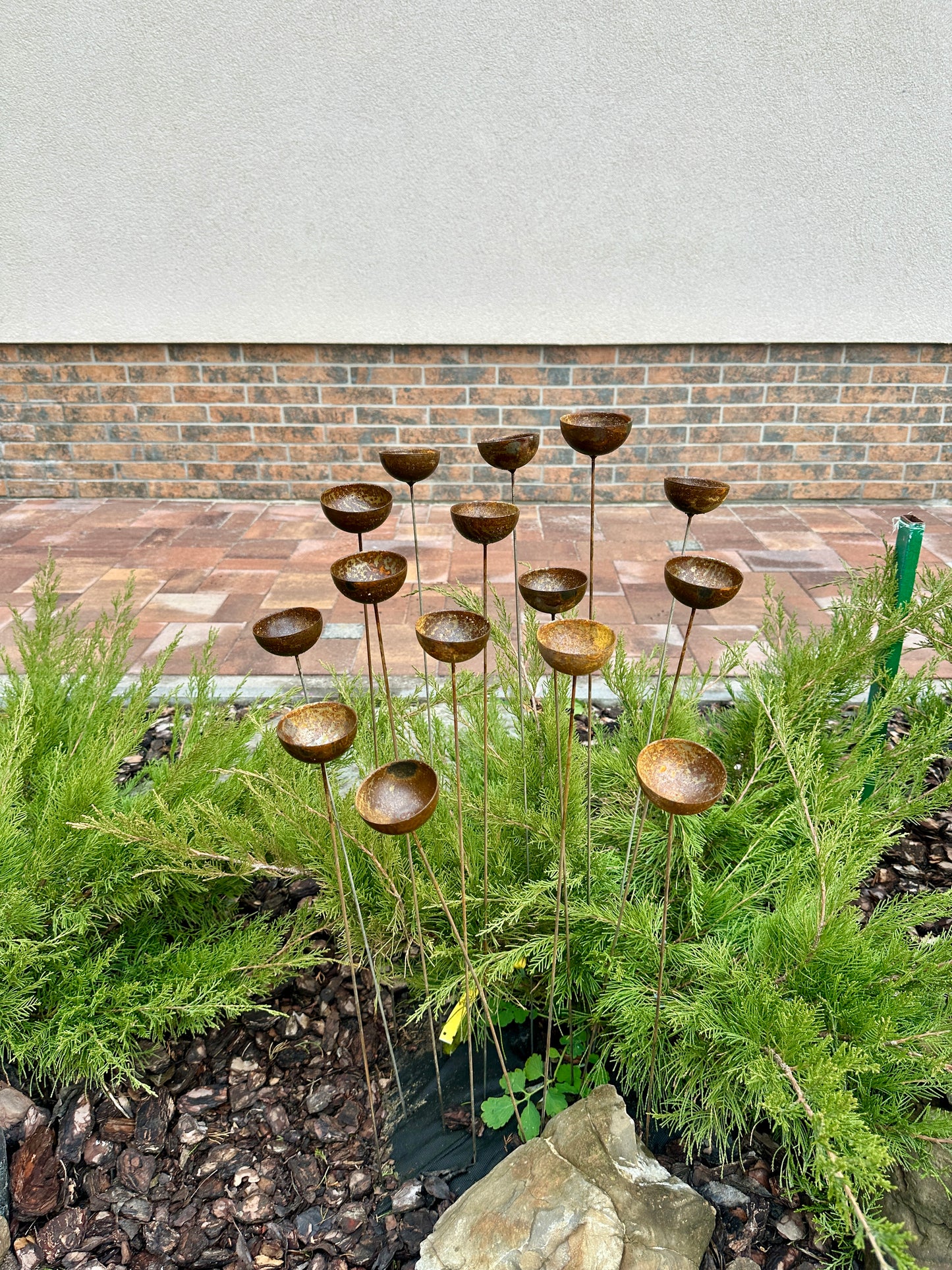 Metal garden art, 15 Rusty flowers metal garden stakes, cute rusty yard art