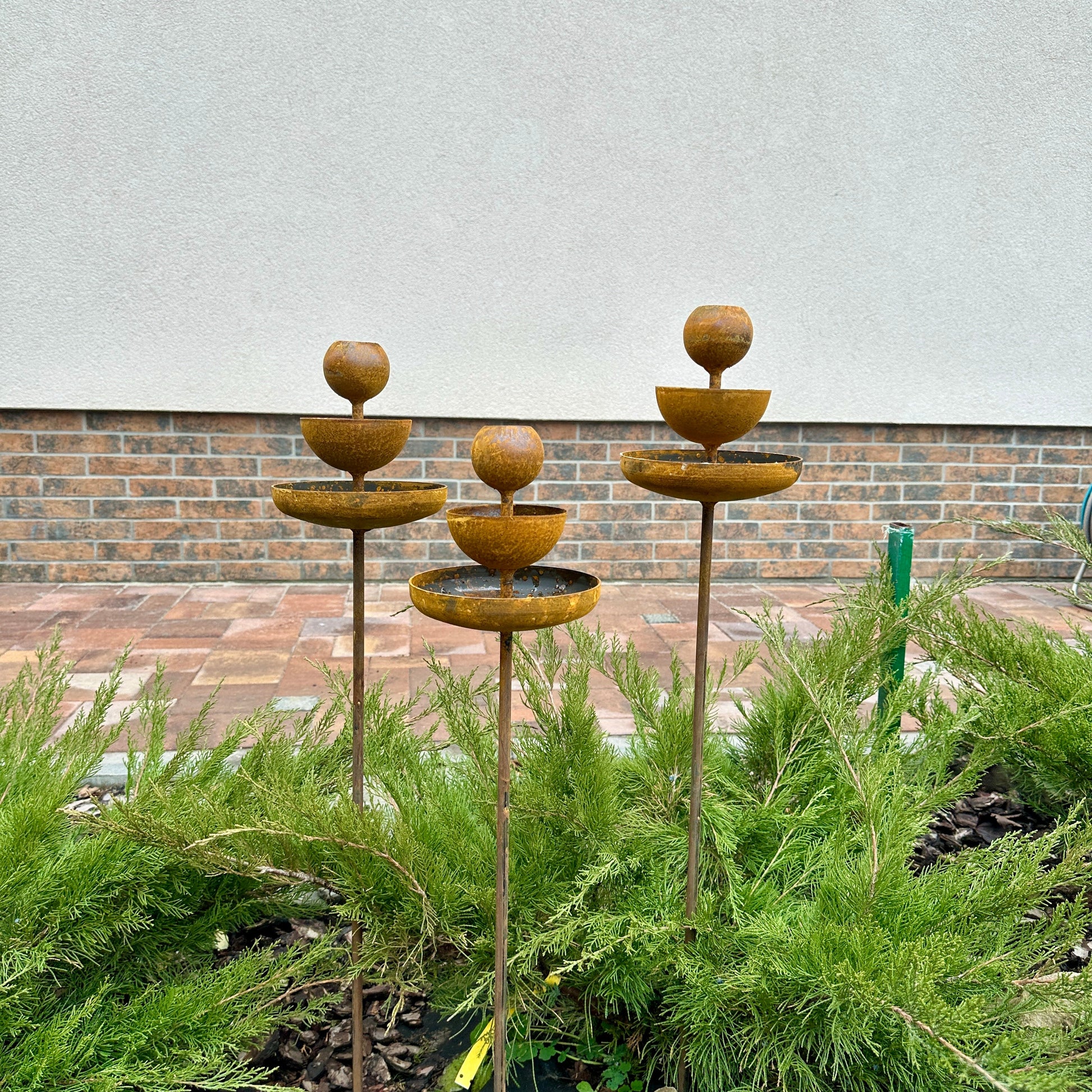 Metal Rain Catchers, Bowl Garden Decor, Bird Feeder, Water Station, Rusty Flower Garden Stakes, Bee Cups Outdoor Garden Decor, Lawn Ornament