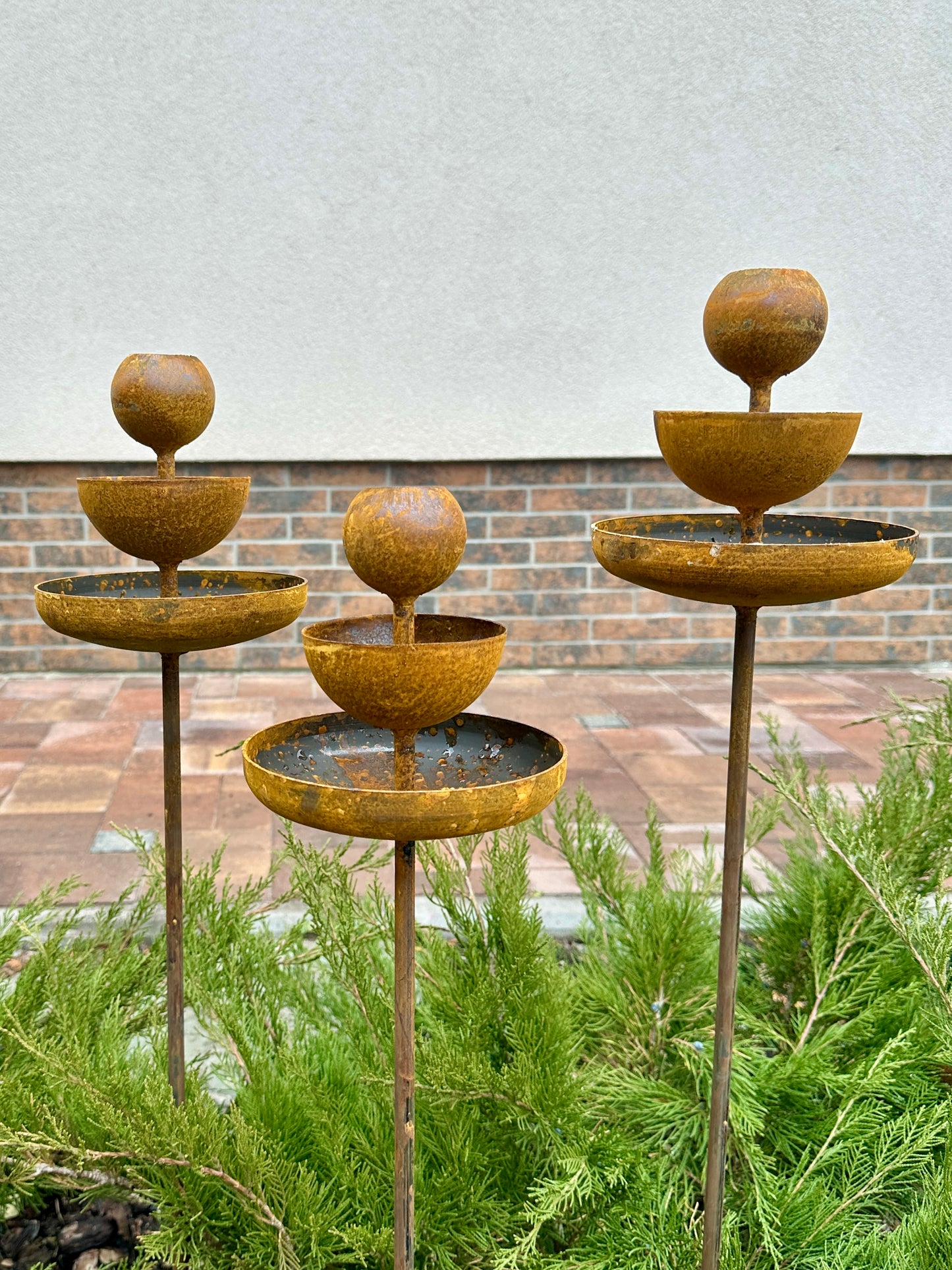 Metal Rain Catchers, Bowl Garden Decor, Bird Feeder, Water Station, Rusty Flower Garden Stakes, Bee Cups Outdoor Garden Decor, Lawn Ornament