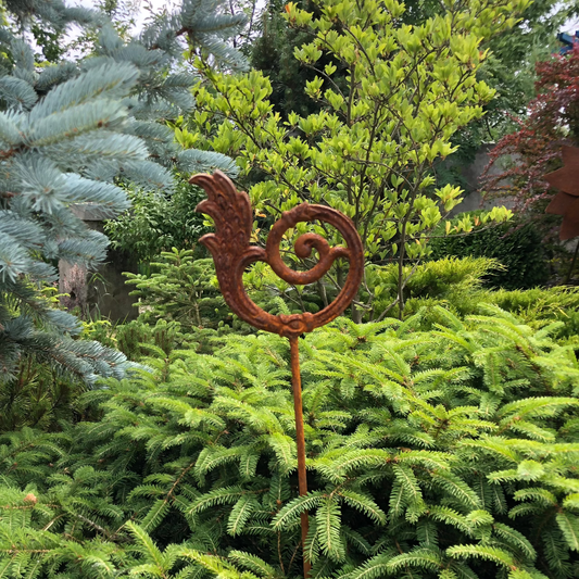 Rusty Metal garden stakes, Rusty garden finial, Metal garden decor, metal yard art, outdoor metal decor, Rusty metal garden decor