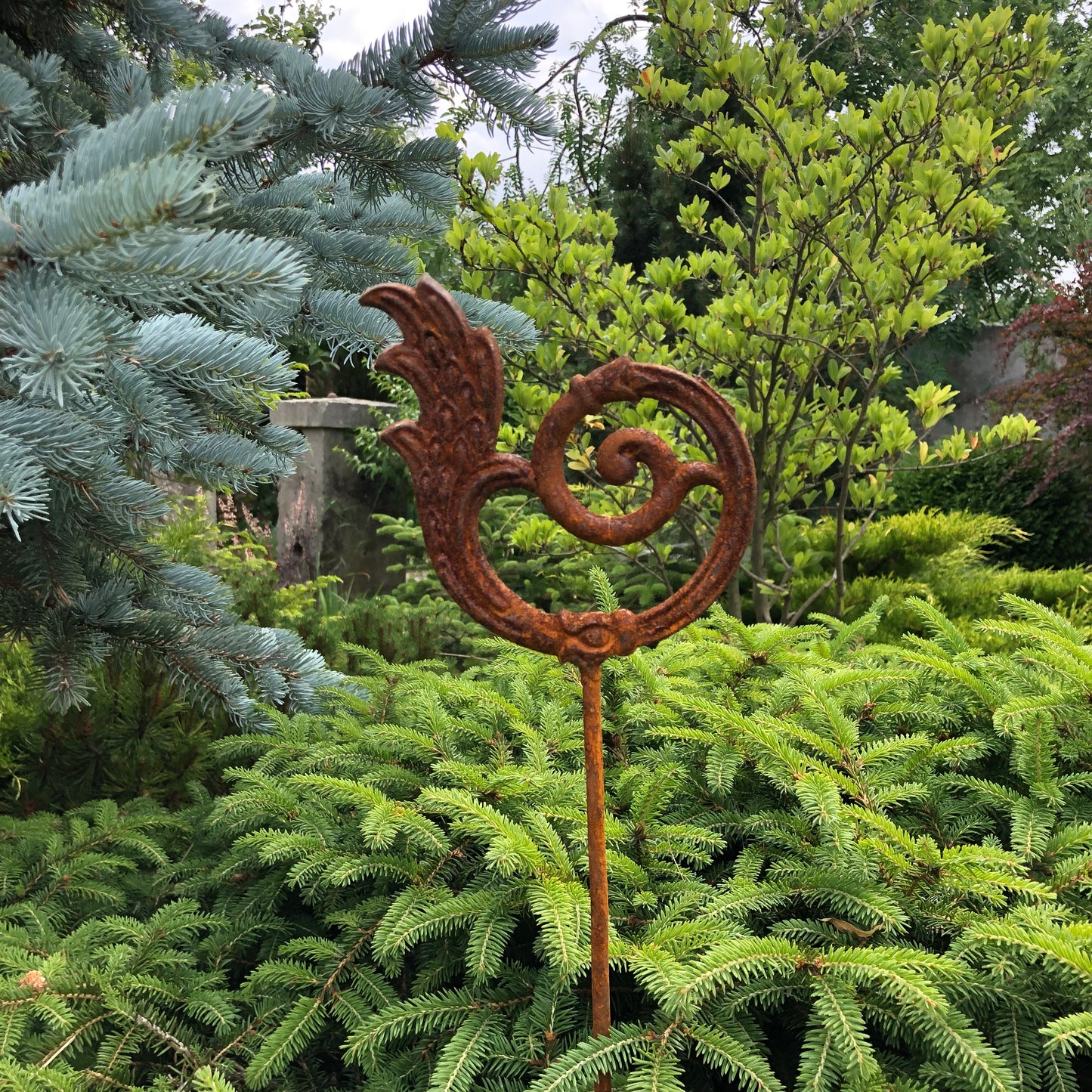 Rusty Metal garden stakes, Rusty garden finial, Metal garden decor, metal yard art, outdoor metal decor, Rusty metal garden decor