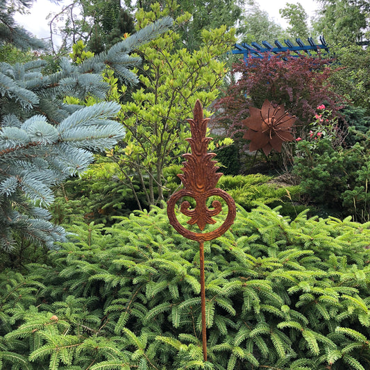 Rusty Metal garden stakes, Rusty garden finial, Metal garden decor, metal yard art, outdoor metal decor, Rusty metal garden decor