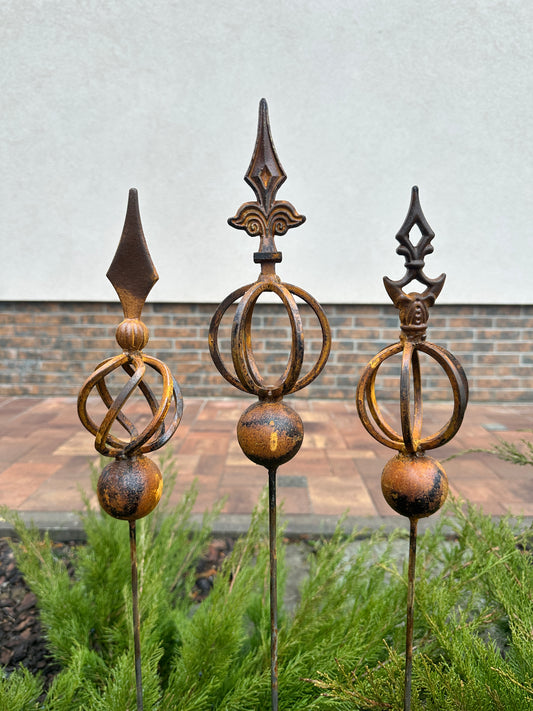 Rusty Metal garden stakes, Rusty garden finial, Metal garden decor, outdoor garden metal decor, Rusty metal garden decor