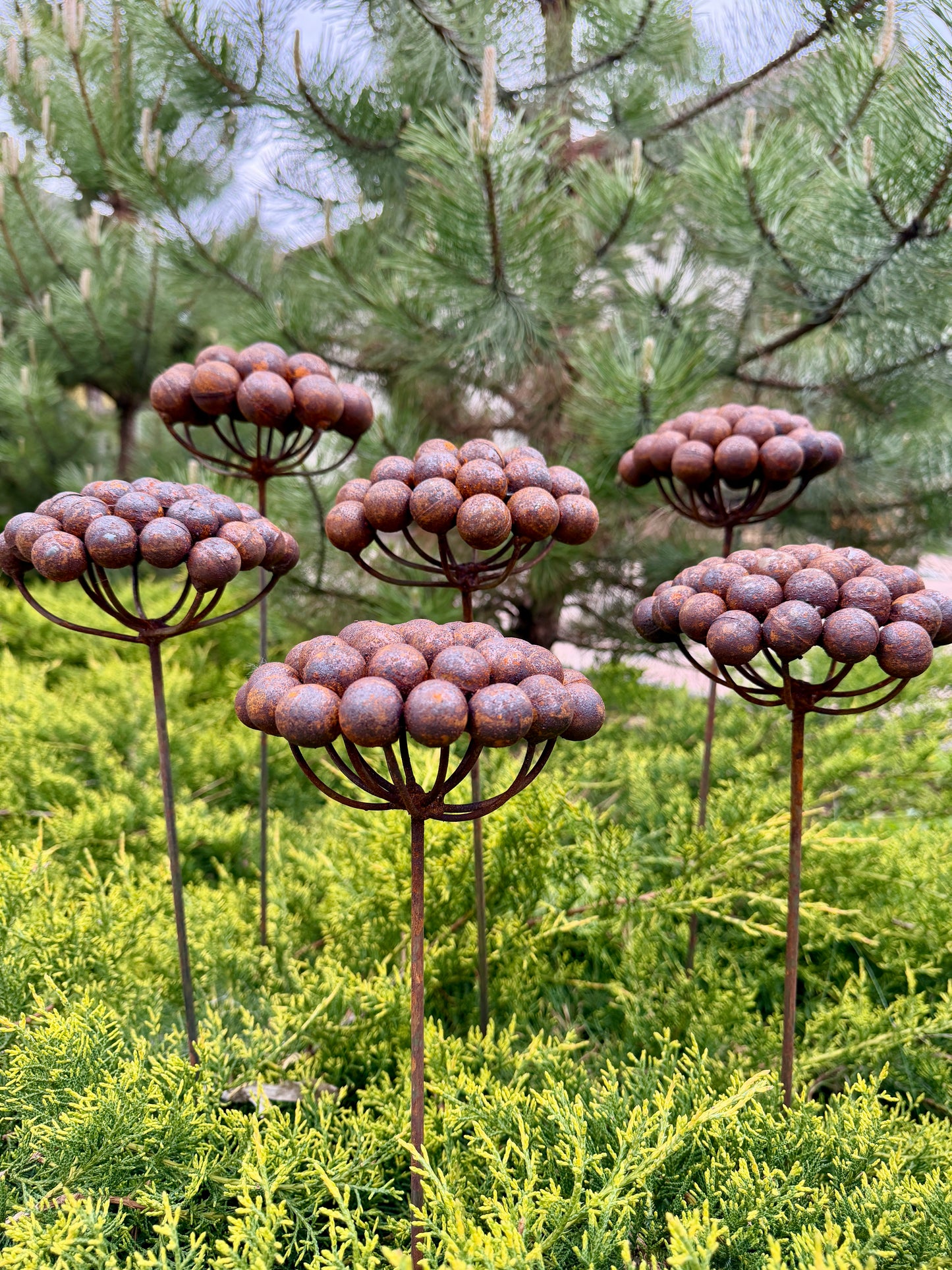 Set of 6 Rustic Metal Garden Flowers – Handmade Outdoor Sculptures, Weathered Steel Yard Art, Rustic Landscaping Decor