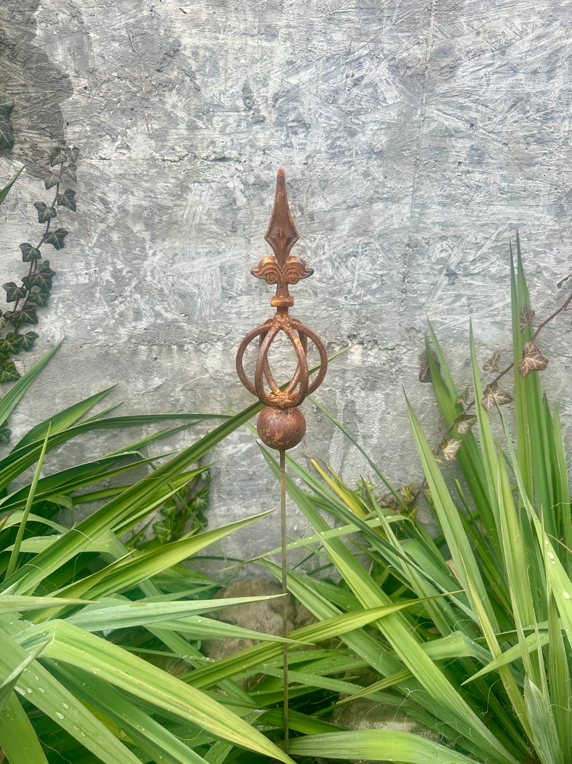 Rusty Metal garden stakes, Rusty garden finial, Metal garden decor, outdoor garden metal decor, Rusty metal garden decor
