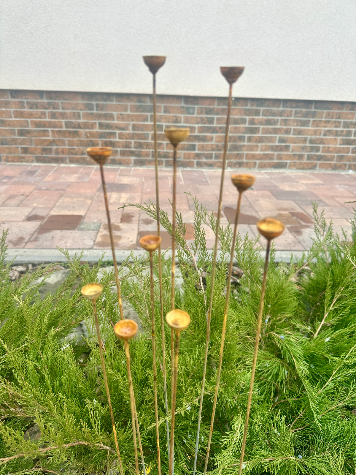 Rostige Blumen im 10er-Set, winzige Metallblumen als Gartendeko, Metal – Pava Garden Boutique