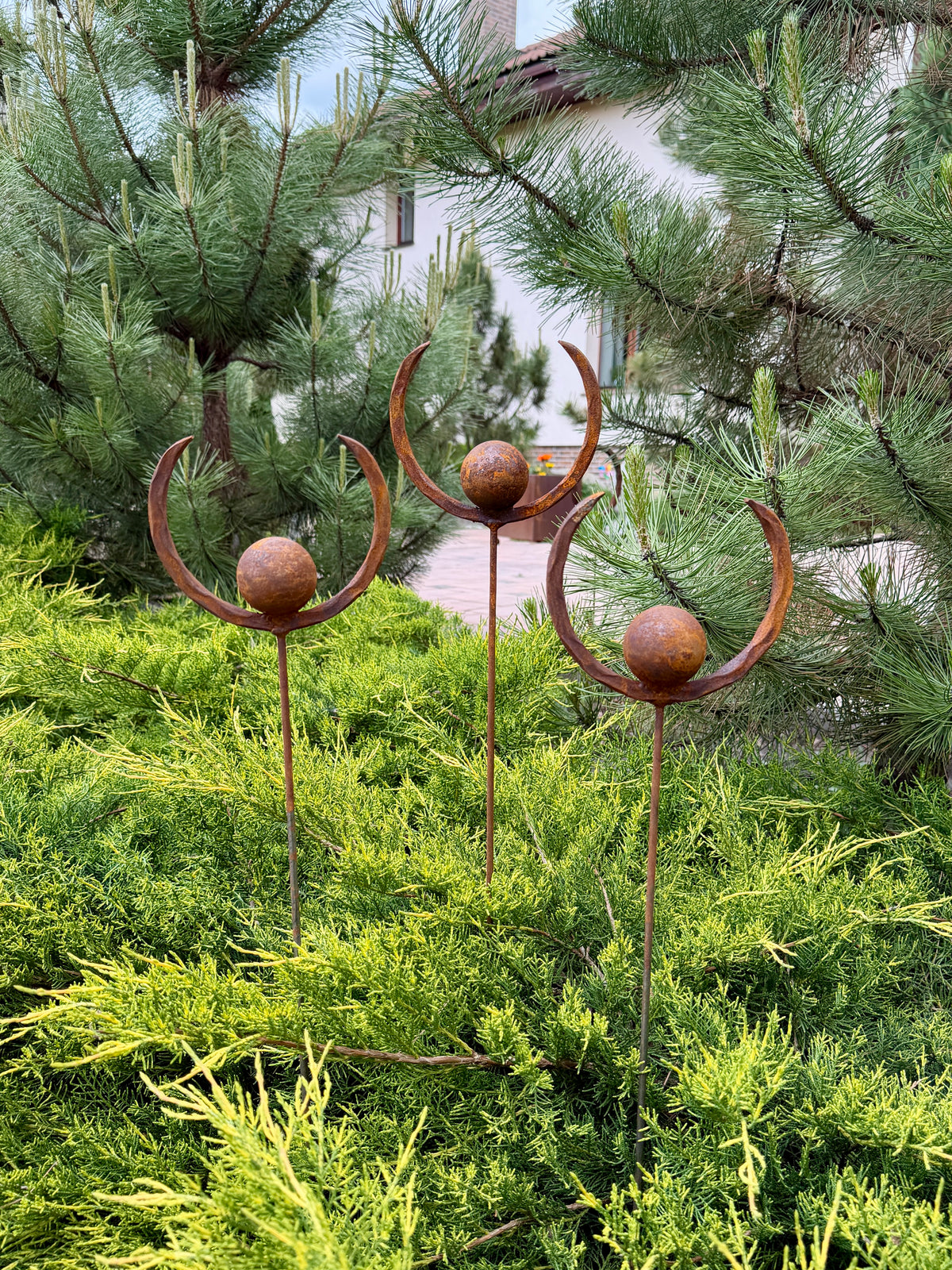 Abstract Sphere & Half-Ring Finials – 3-Piece Rustic Metal Garden Stake Set