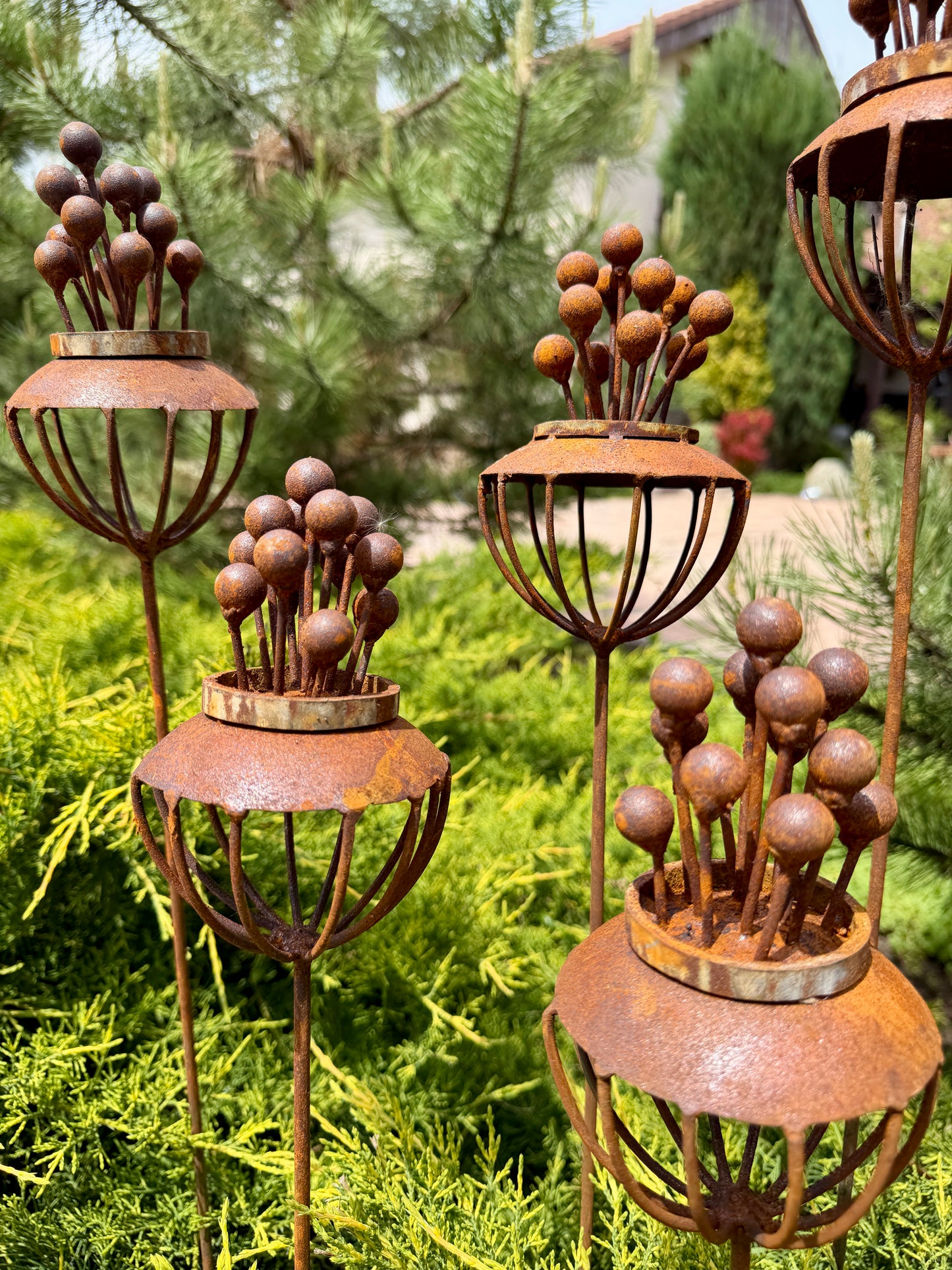 Juego de 3 flores exóticas rústicas de metal, decoraciones de jardín, paisajismo rústico, arte de jardín, tazas para abejas y mariposas
