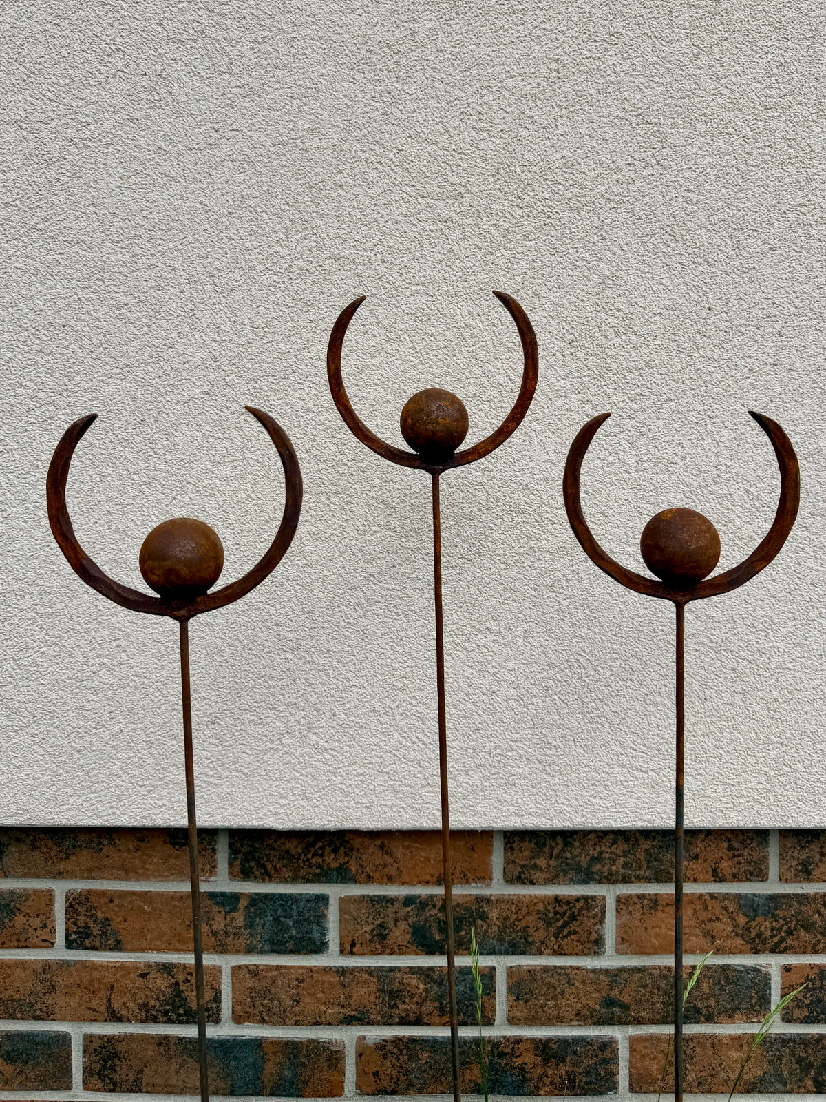 Abstract Sphere & Half-Ring Finials – 3-Piece Rustic Metal Garden Stake Set