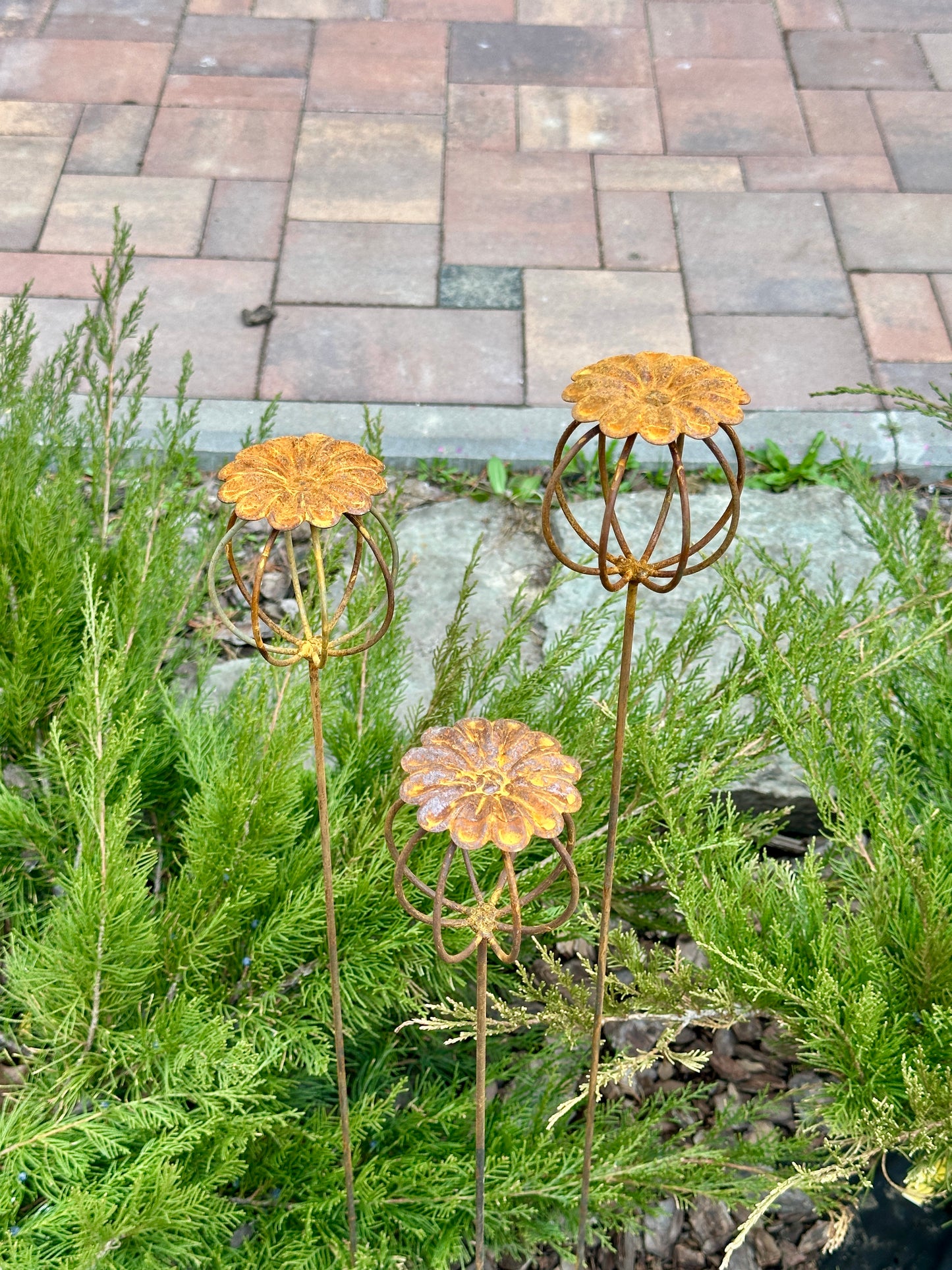 Rusty Flowers Set of 3, Poppy Seed Head Garden Decor, Metal Garden Art, Metal Yard Ornaments, Outdoor Metal Decor, Rustic Metal Sculpture