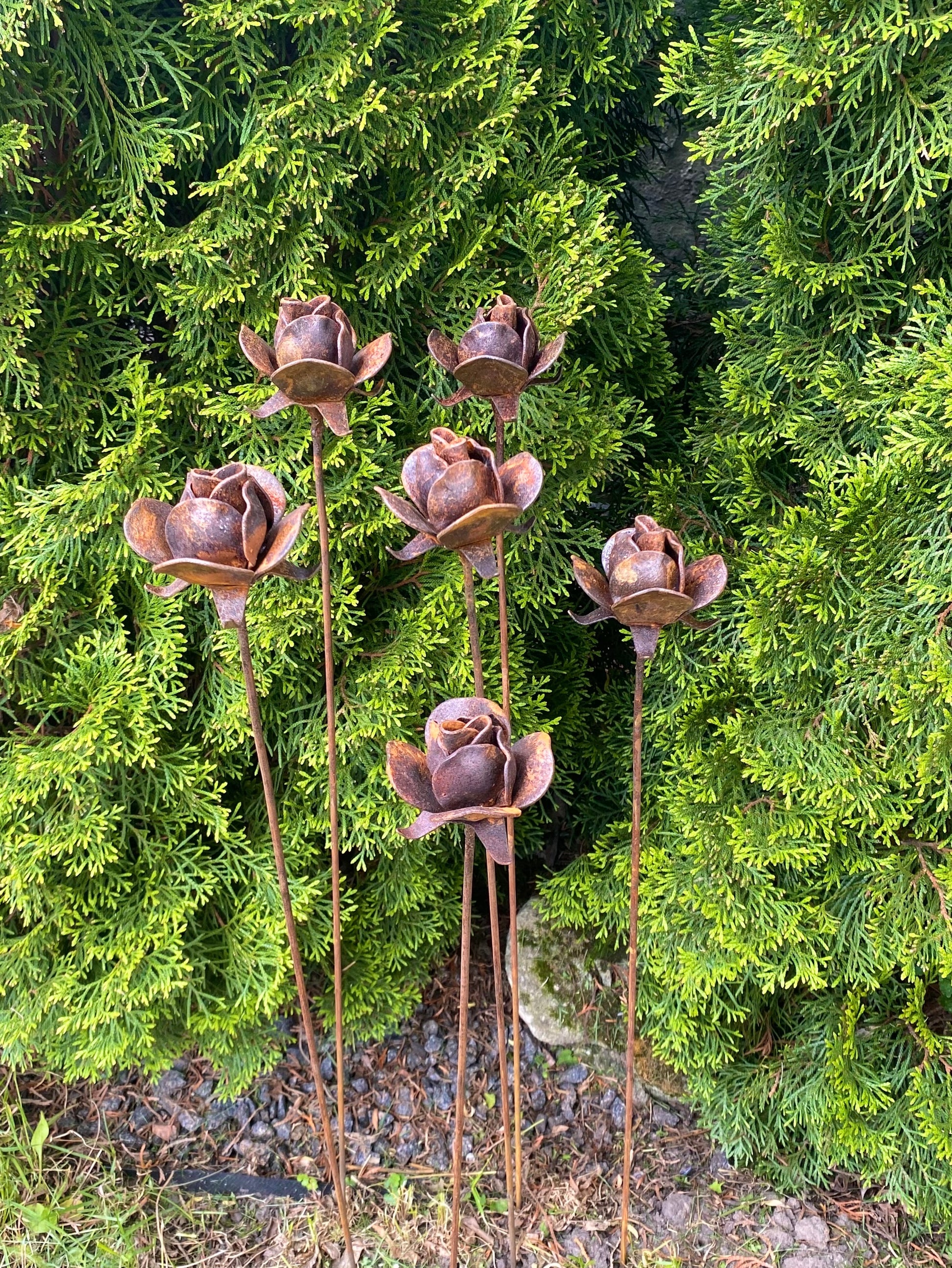 Rusty flowers set of 6, 6 Rusty roses garden stakes