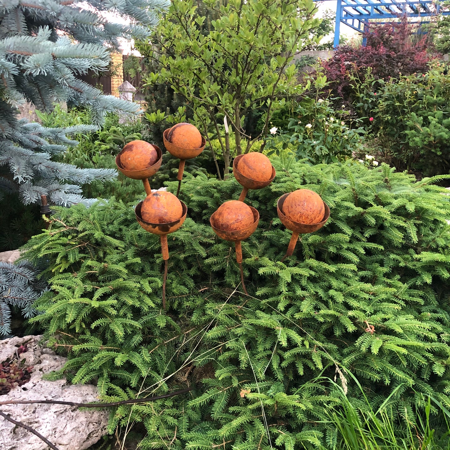 Rusty flowers set of 6, 6 Rusty flowers garden stakes, Metal garden decor, metal yard art, outdoor metal decor, Rusty metal garden decor