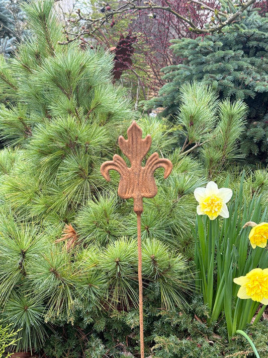 Rusty Metal garden art, Outdoor decor, Garden decor, metal yard art, outdoor metal decor, Rusty metal garden decor, Flower garden stake