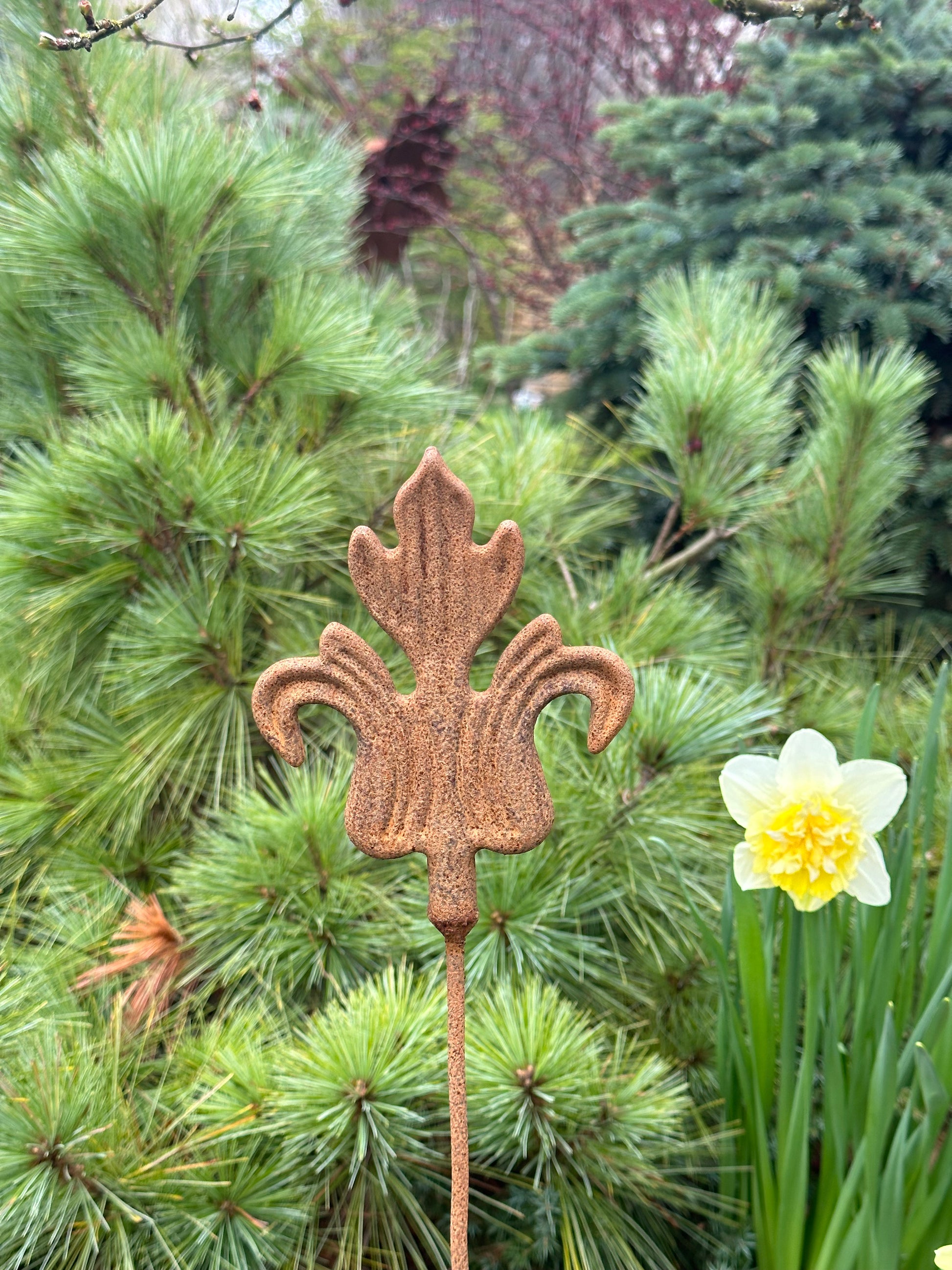 Rusty Metal garden art, Outdoor decor, Garden decor, metal yard art, outdoor metal decor, Rusty metal garden decor, Flower garden stake