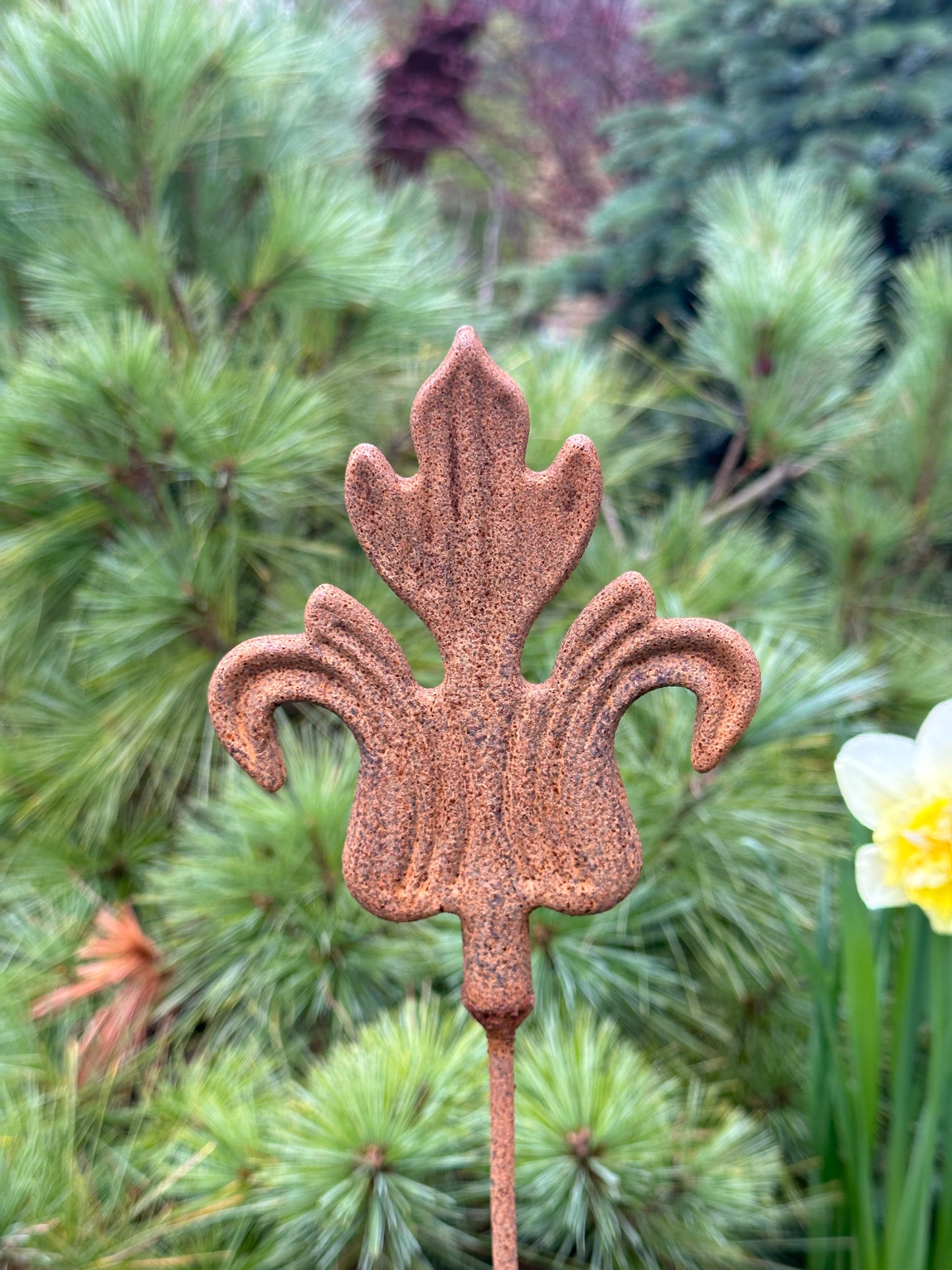 Rusty Metal garden art, Outdoor decor, Garden decor, metal yard art, outdoor metal decor, Rusty metal garden decor, Flower garden stake