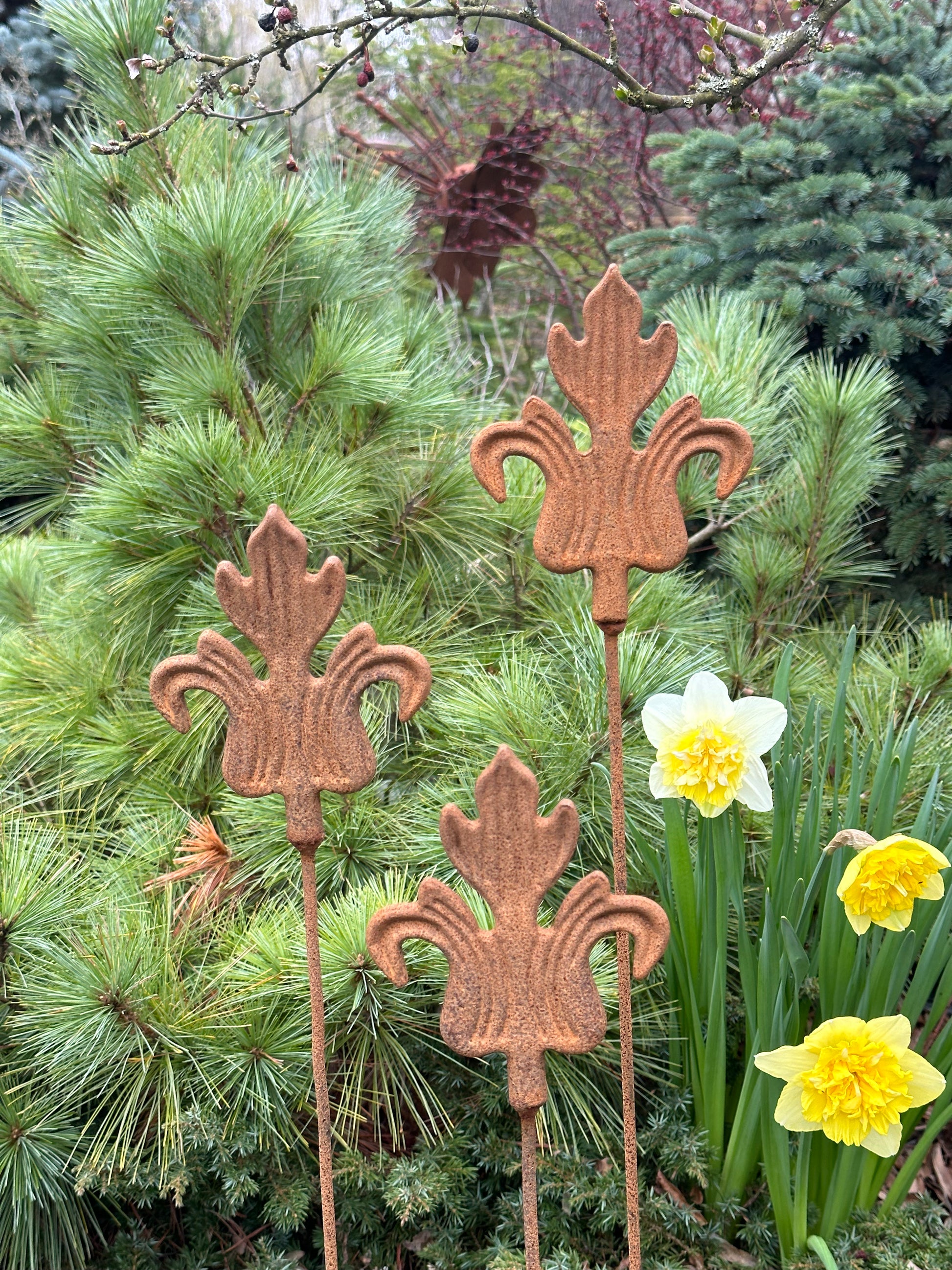 Flower garden stakes, Metal garden art, Outdoor decor, Garden decor, metal yard art, Rusty metal garden art, Metal flowers, Rusty flower art