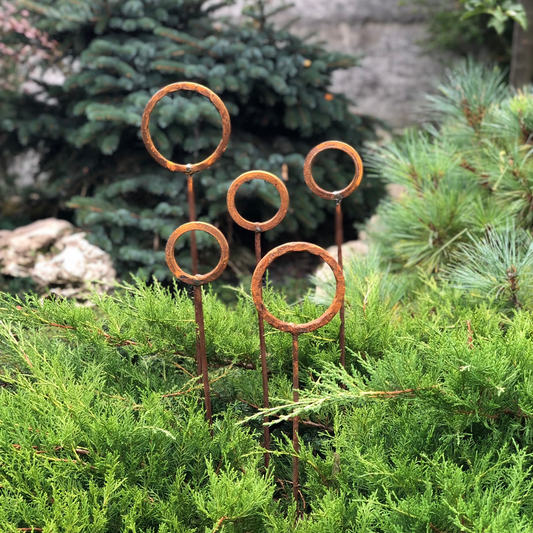 Set of 5 Rusty Metal garden stakes, Rusty garden finials, Metal garden decor, metal yard art, outdoor metal decor, Rusty metal ring decor