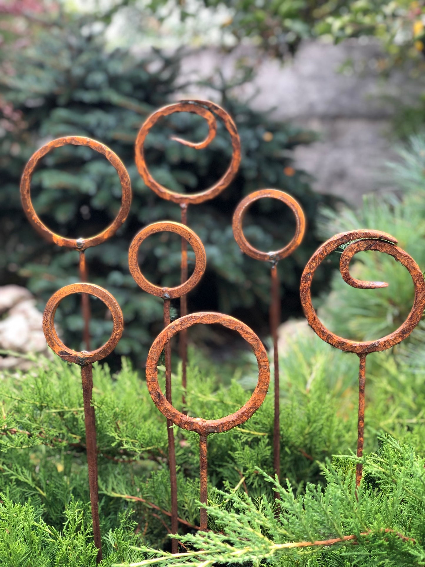 Set of 7 Rusty Metal garden stakes, Rusty garden finials, Metal garden decor, metal yard art, outdoor metal decor, Rusty metal ring decor