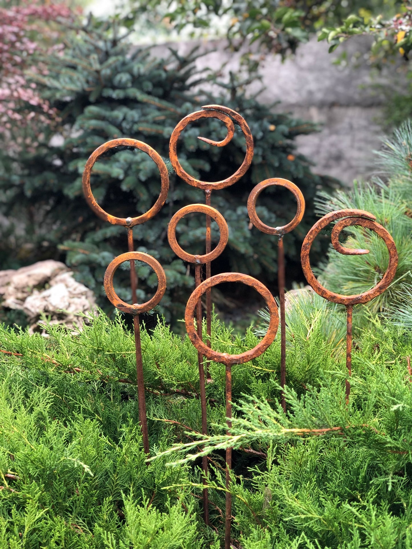 Set of 7 Rusty Metal garden stakes, Rusty garden finials, Metal garden decor, metal yard art, outdoor metal decor, Rusty metal ring decor