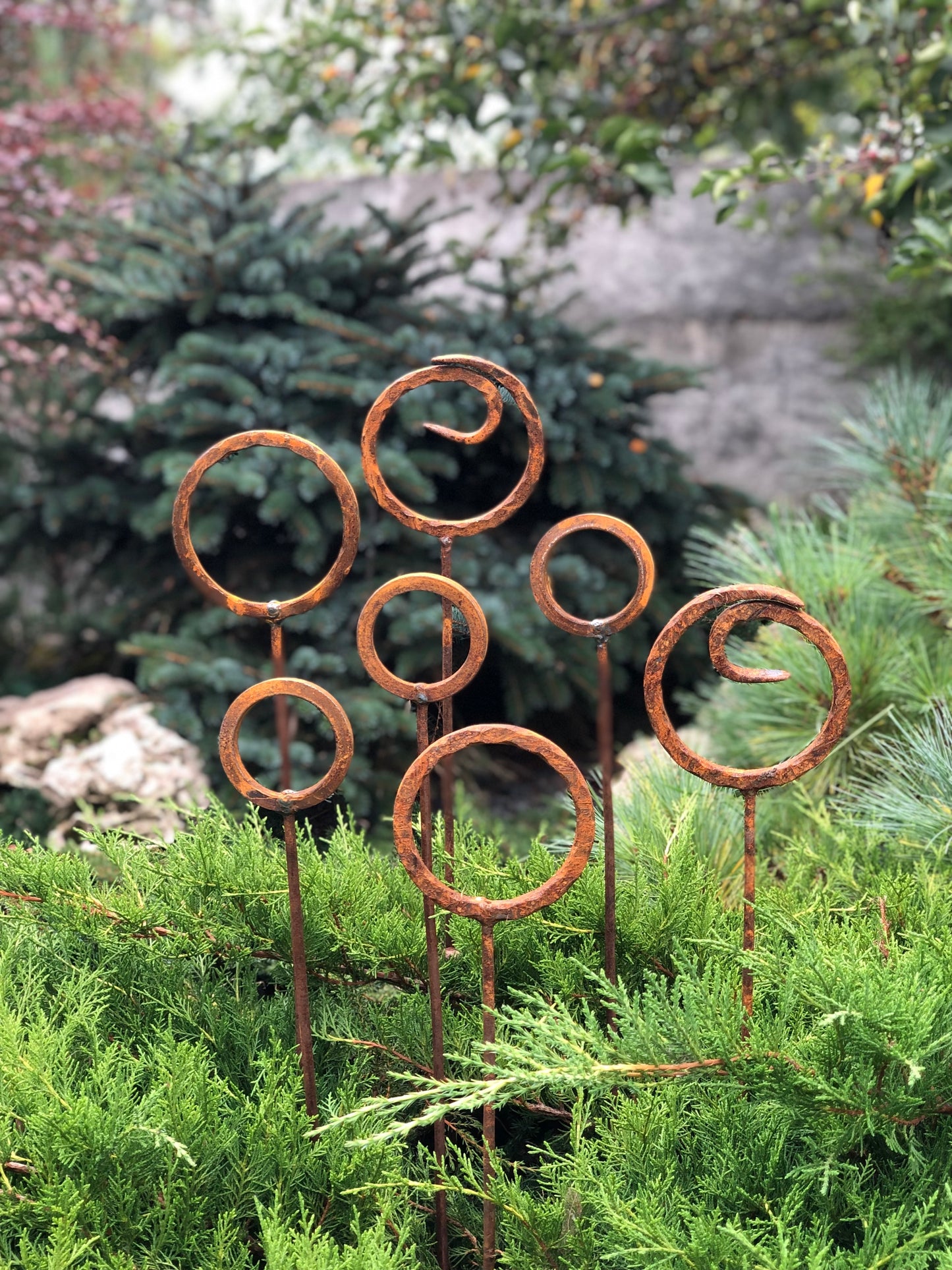 Set of 7 Rusty Metal garden stakes, Rusty garden finials, Metal garden decor, metal yard art, outdoor metal decor, Rusty metal ring decor