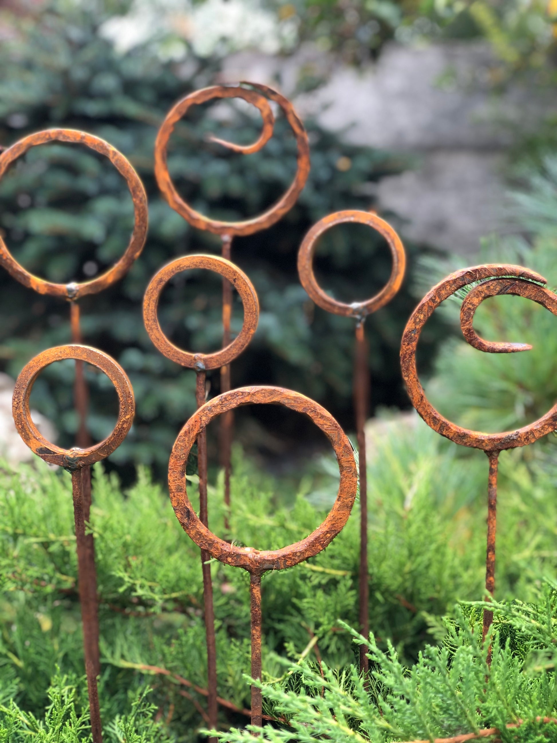 Set of 7 Rusty Metal garden stakes, Rusty garden finials, Metal garden decor, metal yard art, outdoor metal decor, Rusty metal ring decor