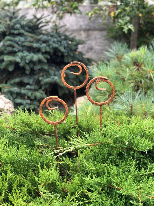 Set of 3 Rusty Metal garden stakes, Rusty garden finials, Metal garden decor, metal yard art, outdoor metal decor, Rusty metal garden decor