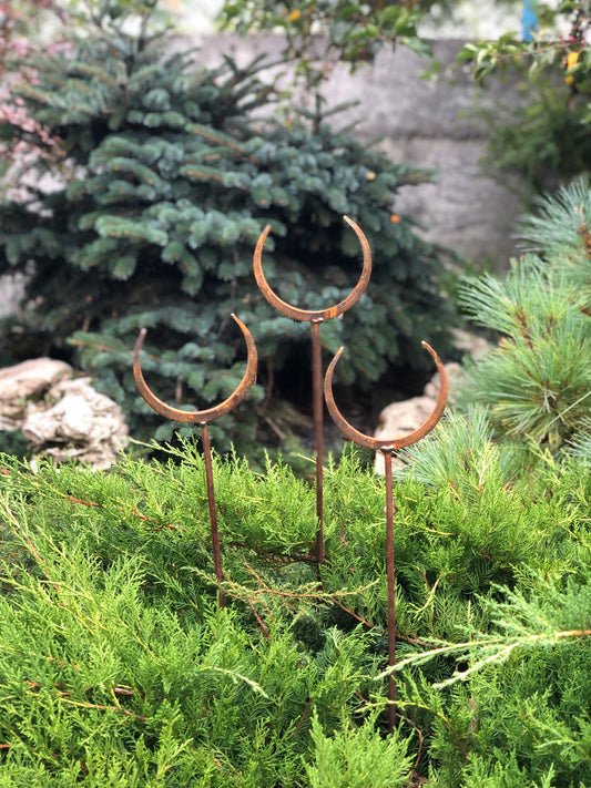 Set of 3 Rusty Metal garden stakes, Rusty garden finials, Metal garden decor, metal yard art, outdoor metal decor, Rusty metal garden decor