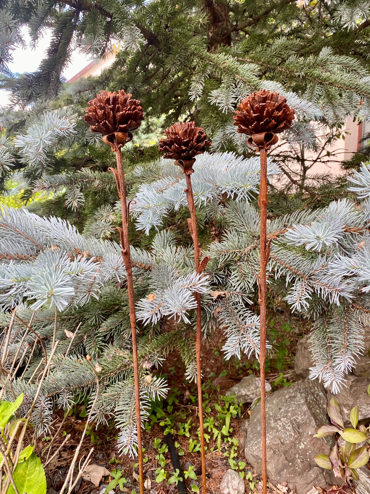 Flower set of rusty carnations, 3 Rusty flowers garden stakes, Metal garden decor, Outdoor metal decor, Rusty metal garden decor