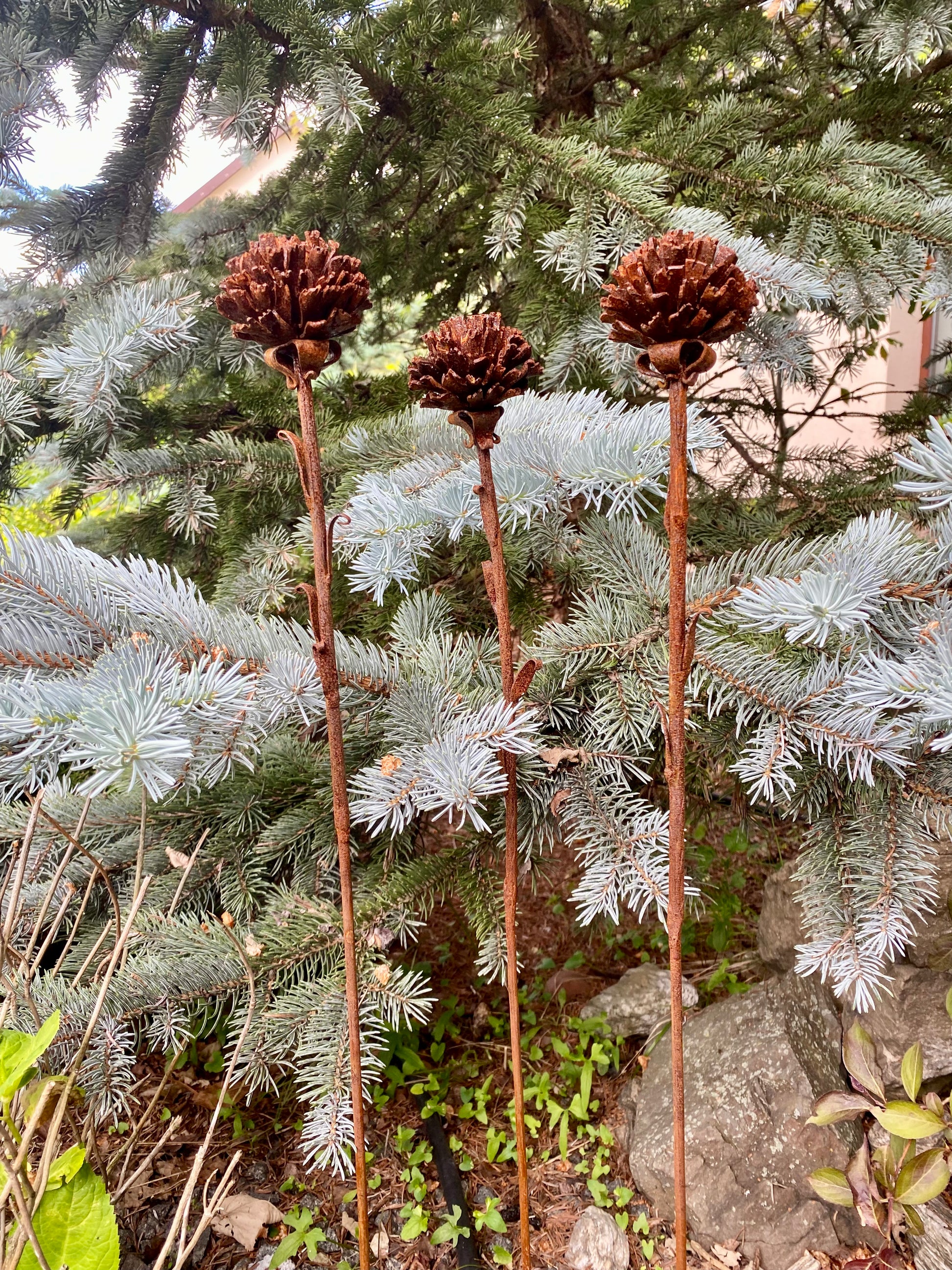 Flower set of rusty carnations, 3 Rusty flowers garden stakes, Metal garden decor, Outdoor metal decor, Rusty metal garden decor