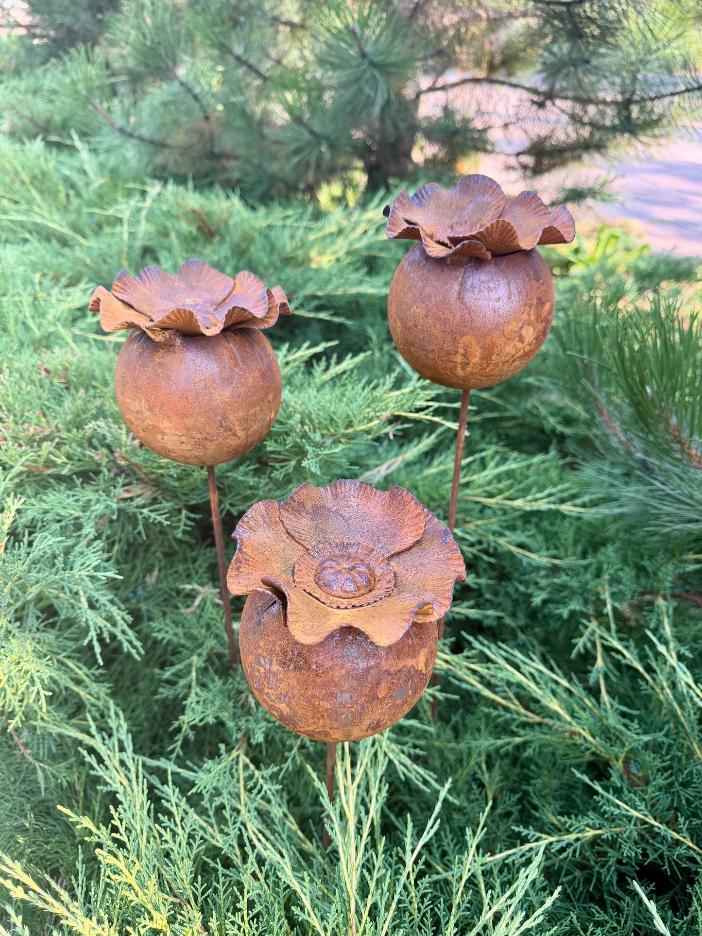 Mohnkapsel-Gartendeko, Rostige Blumen im 6er-Set, Metall-Gartendeko, Metall-Gartenskulptur, Metall-Gartendekoration, Rostige Metall-Gartendeko