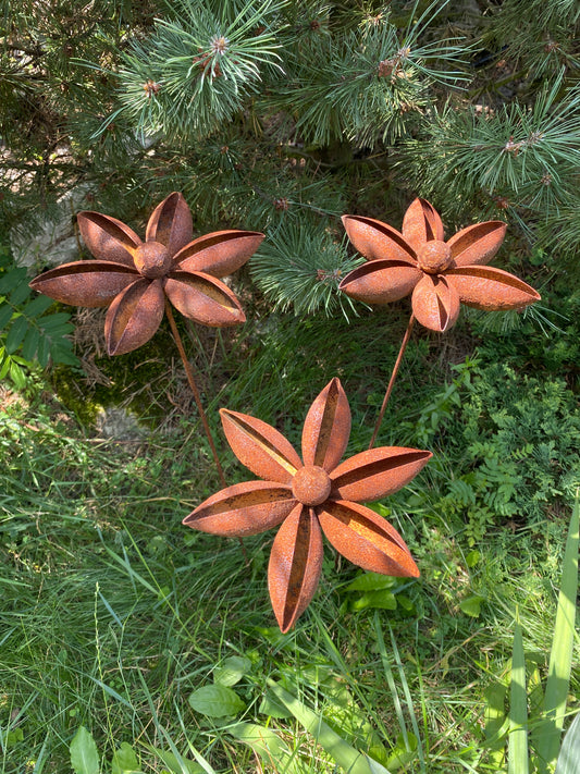 Rusty Metal Flowers Star Anise Outdoor Badian Rusty Stakes Decoration for the Backyard Lawn ornaments