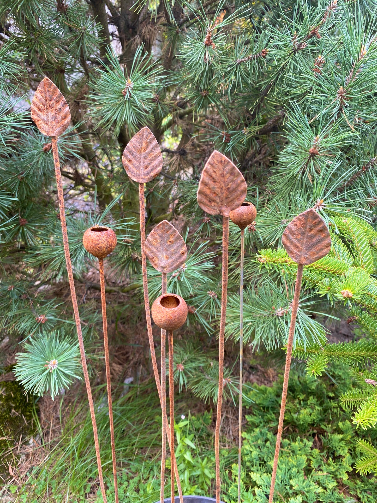 Set of 8 Tiny Metal Flowers Stakes for Backyard Garden Lawn Decoration Art Object in your Yard Metal Decor