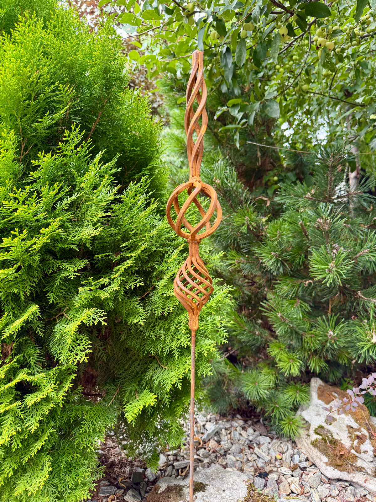 Rostige Gartenstecker aus Metall, Rostige Gartenspitze, Metall-Gartendeko, Metall-Gartendeko für den Außenbereich, Rostige Metall-Gartendeko
