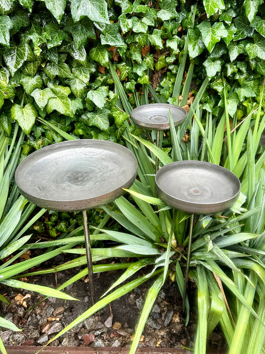Set of 3 Stainless Steel Rain Catchers Bird Bath Feeder Water Bowl Garden Stakes Yard Art Unique Outdoor Garden Decor Weathered Accent