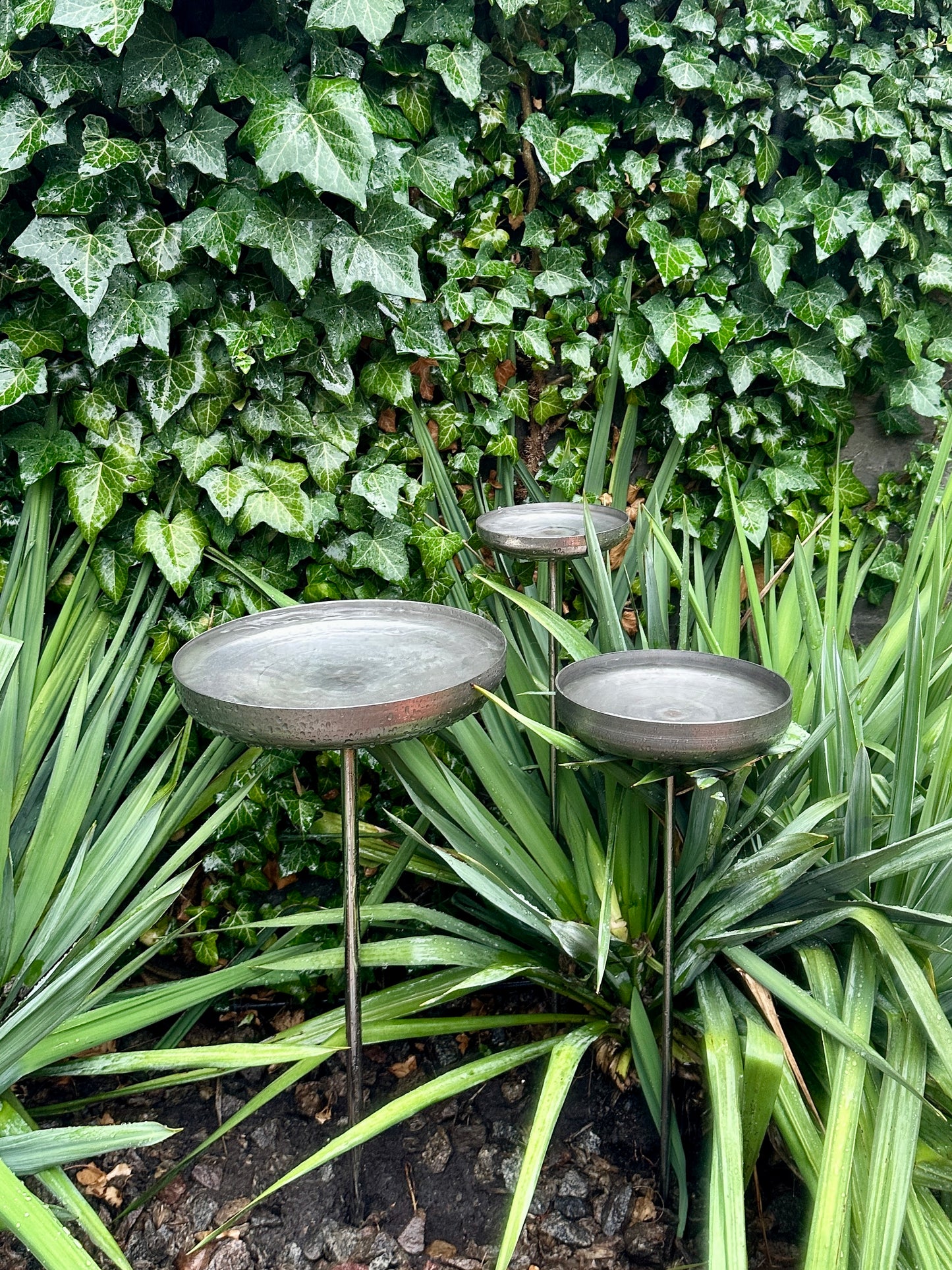 Set of 3 Stainless Steel Rain Catchers Bird Bath Feeder Water Bowl Garden Stakes Yard Art Unique Outdoor Garden Decor Weathered Accent