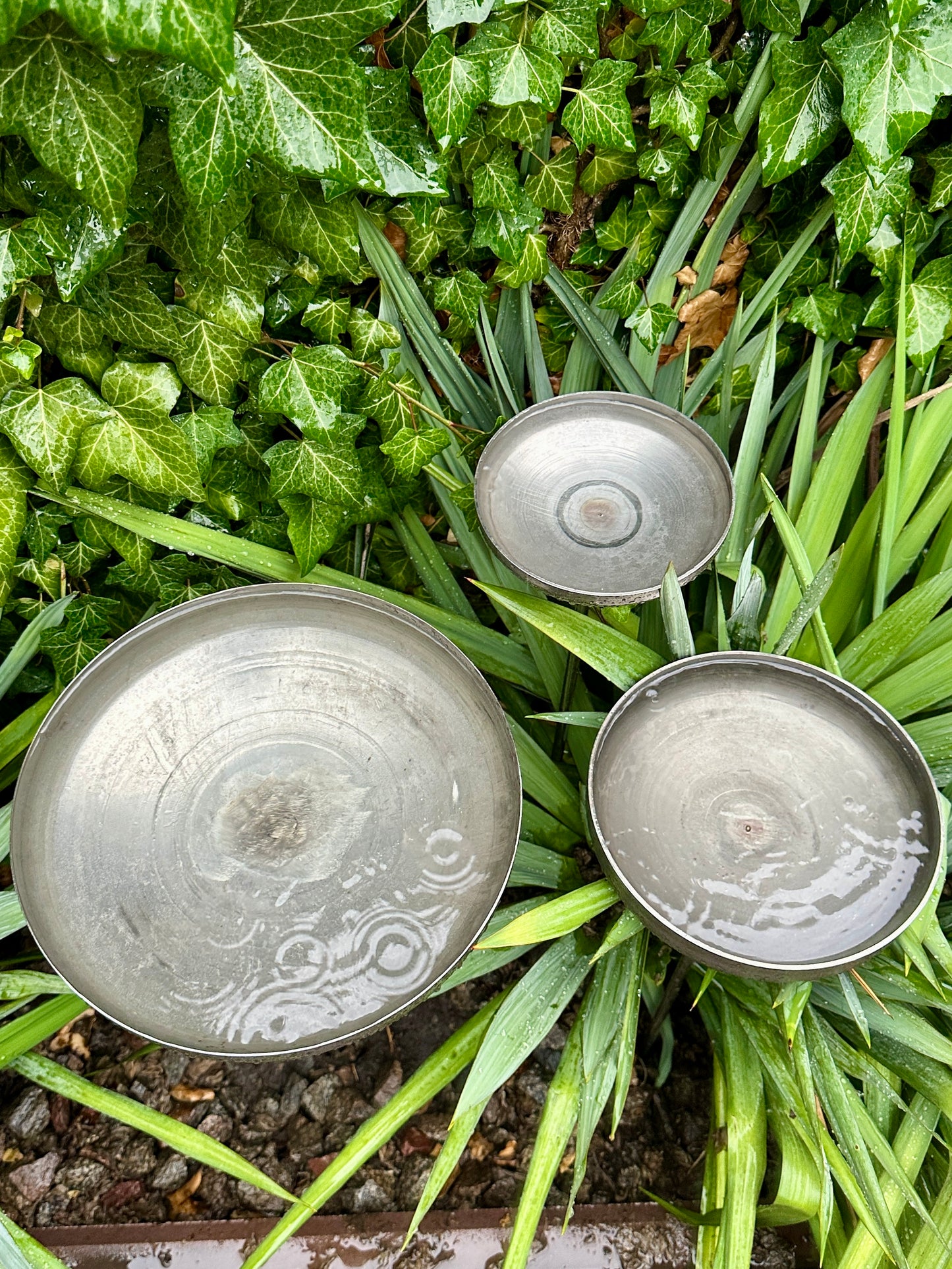 Set of 3 Stainless Steel Rain Catchers Bird Bath Feeder Water Bowl Garden Stakes Yard Art Unique Outdoor Garden Decor Weathered Accent