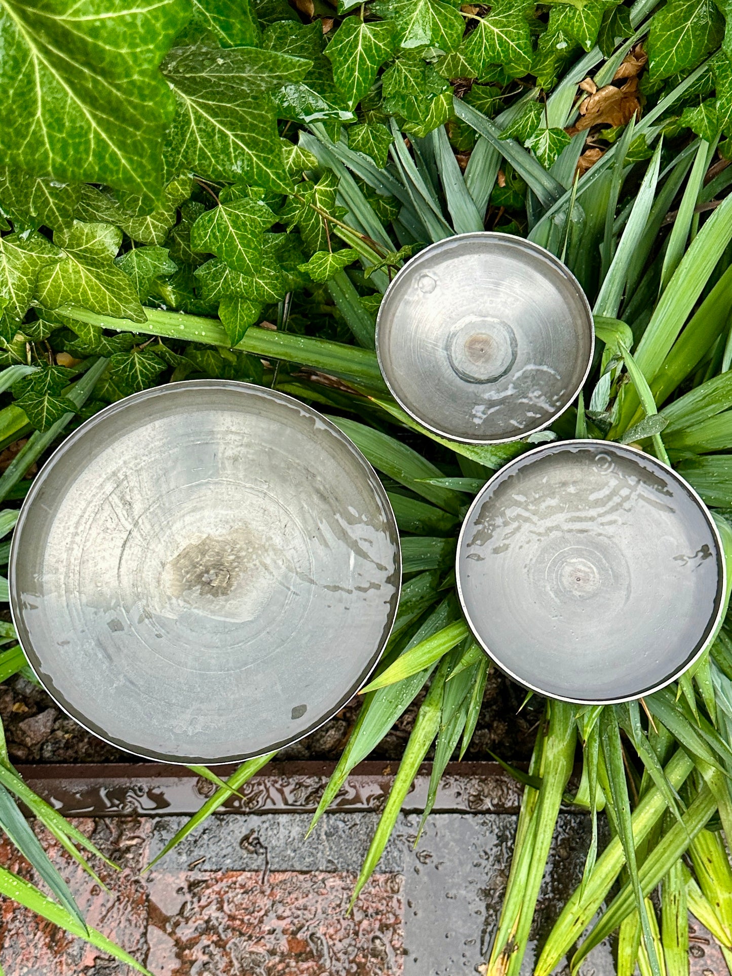 Set of 3 Stainless Steel Rain Catchers Bird Bath Feeder Water Bowl Garden Stakes Yard Art Unique Outdoor Garden Decor Weathered Accent