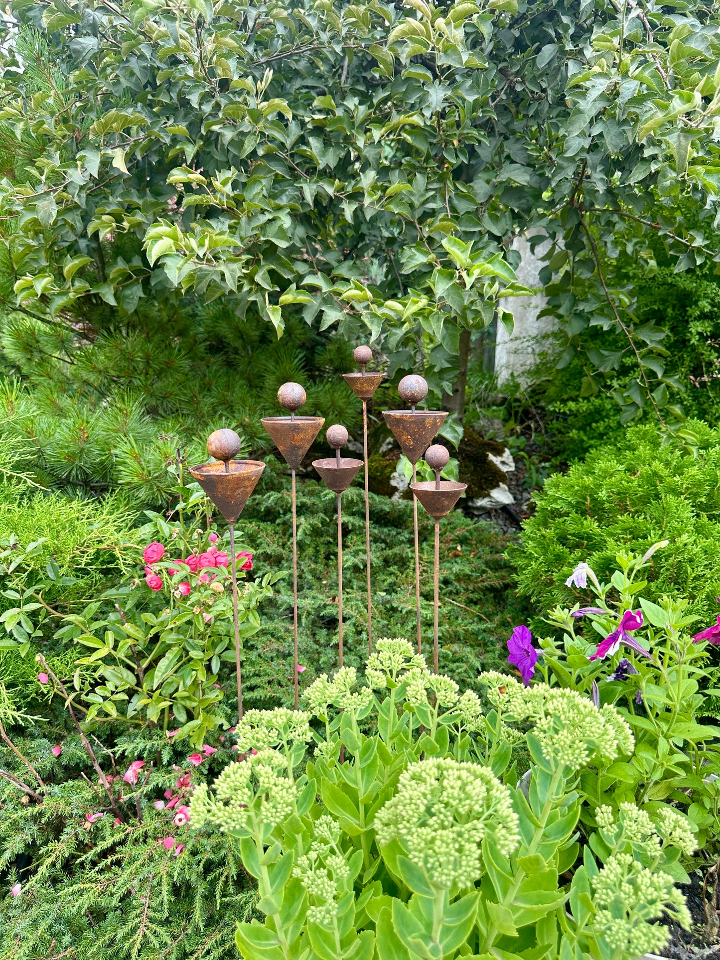 Set of 6 Rusty Metal Flowers, Garden Decorations, Handmade Outdoor Decor for Backyards, Rustic Landscaping, Garden Art, Bee Butterfly Cups (Copy)