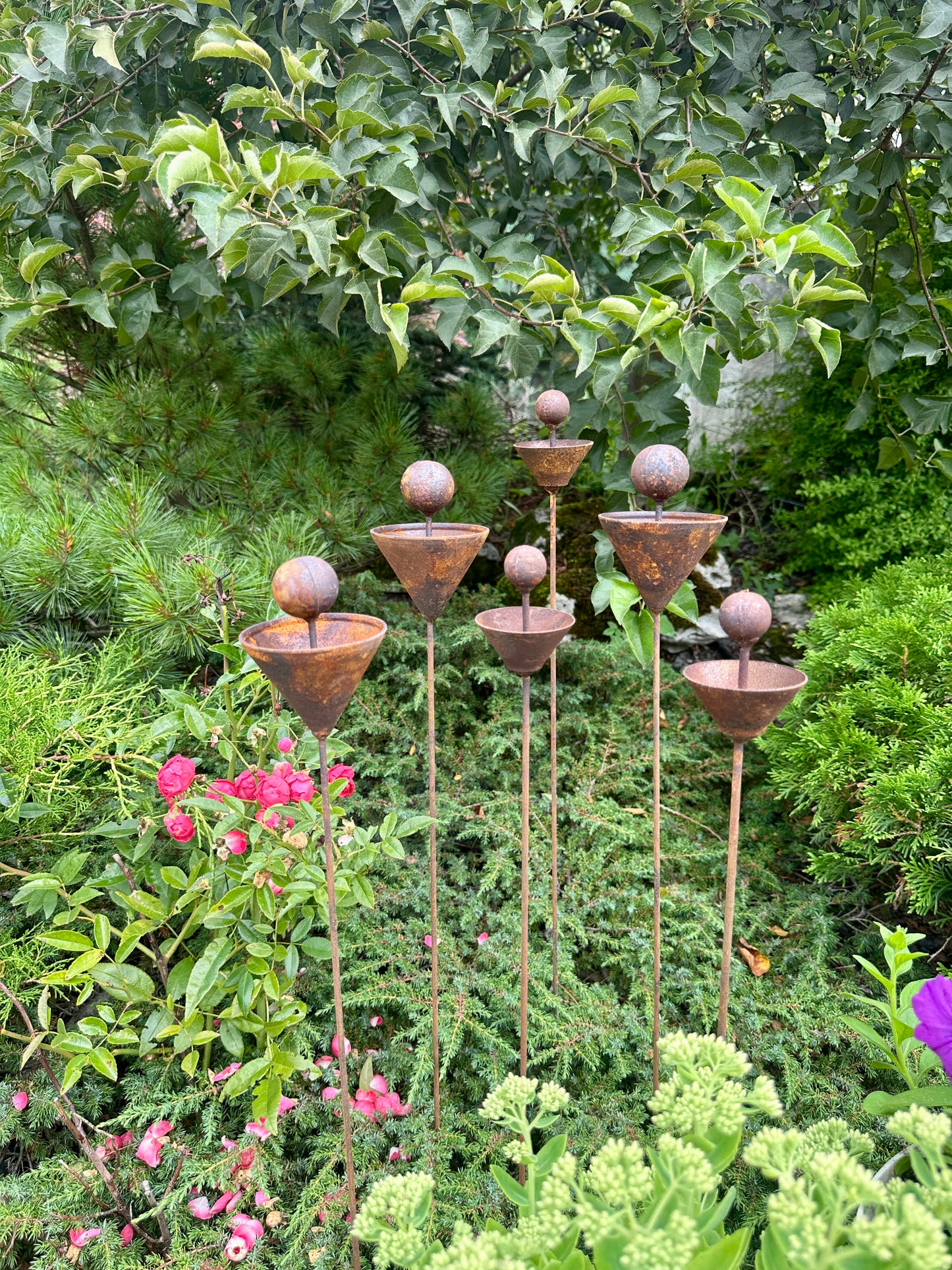 Set of 6 Rusty Metal Flowers, Garden Decorations, Handmade Outdoor Decor for Backyards, Rustic Landscaping, Garden Art, Bee Butterfly Cups (Copy)