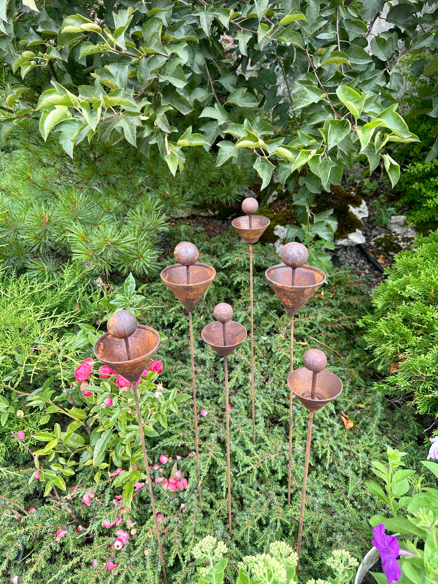 Set of 6 Rusty Metal Flowers, Garden Decorations, Handmade Outdoor Decor for Backyards, Rustic Landscaping, Garden Art, Bee Butterfly Cups (Copy)
