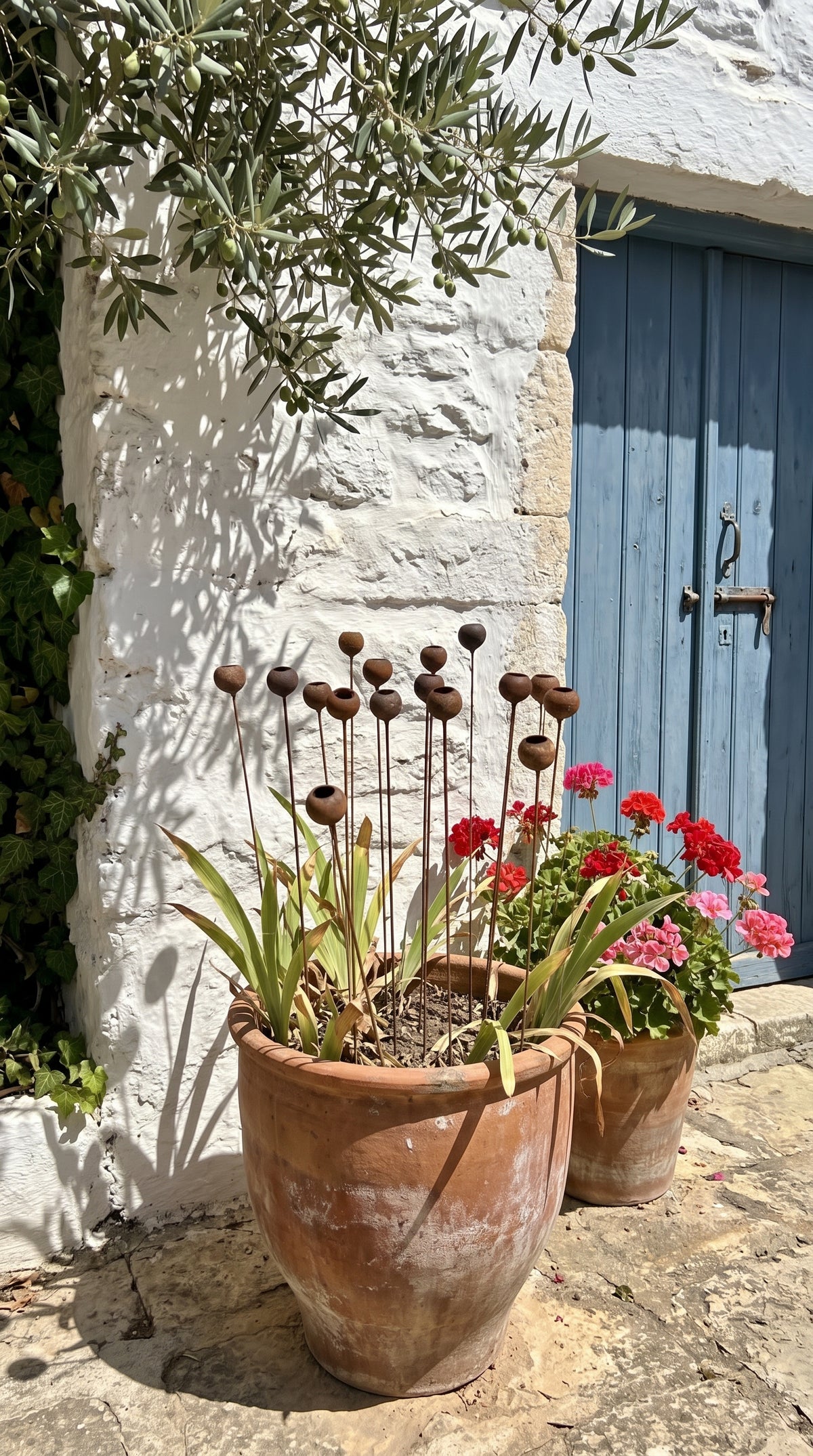 Set mit 20 kleinen rostigen Blumen: Authentische Gartendekoration aus Metall für Schönheit und Charme im Freien, ideal für Regenfänger aus Metall und Gartenkunst.