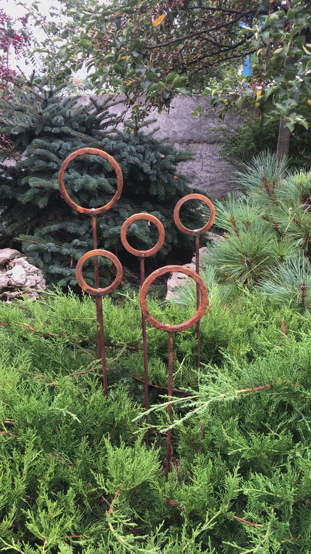 Set of 5 Rusty Metal garden stakes, Rusty garden finials, Metal garden decor, metal yard art, outdoor metal decor, Rusty metal ring decor