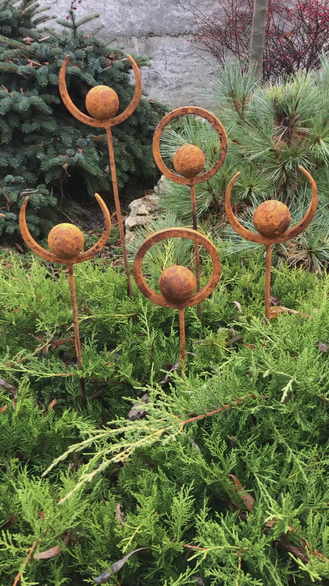 Set of 5 Rusty Metal garden stakes, Rusty garden finials, Metal garden decor, metal yard art, outdoor metal decor, Rusty metal ring decor